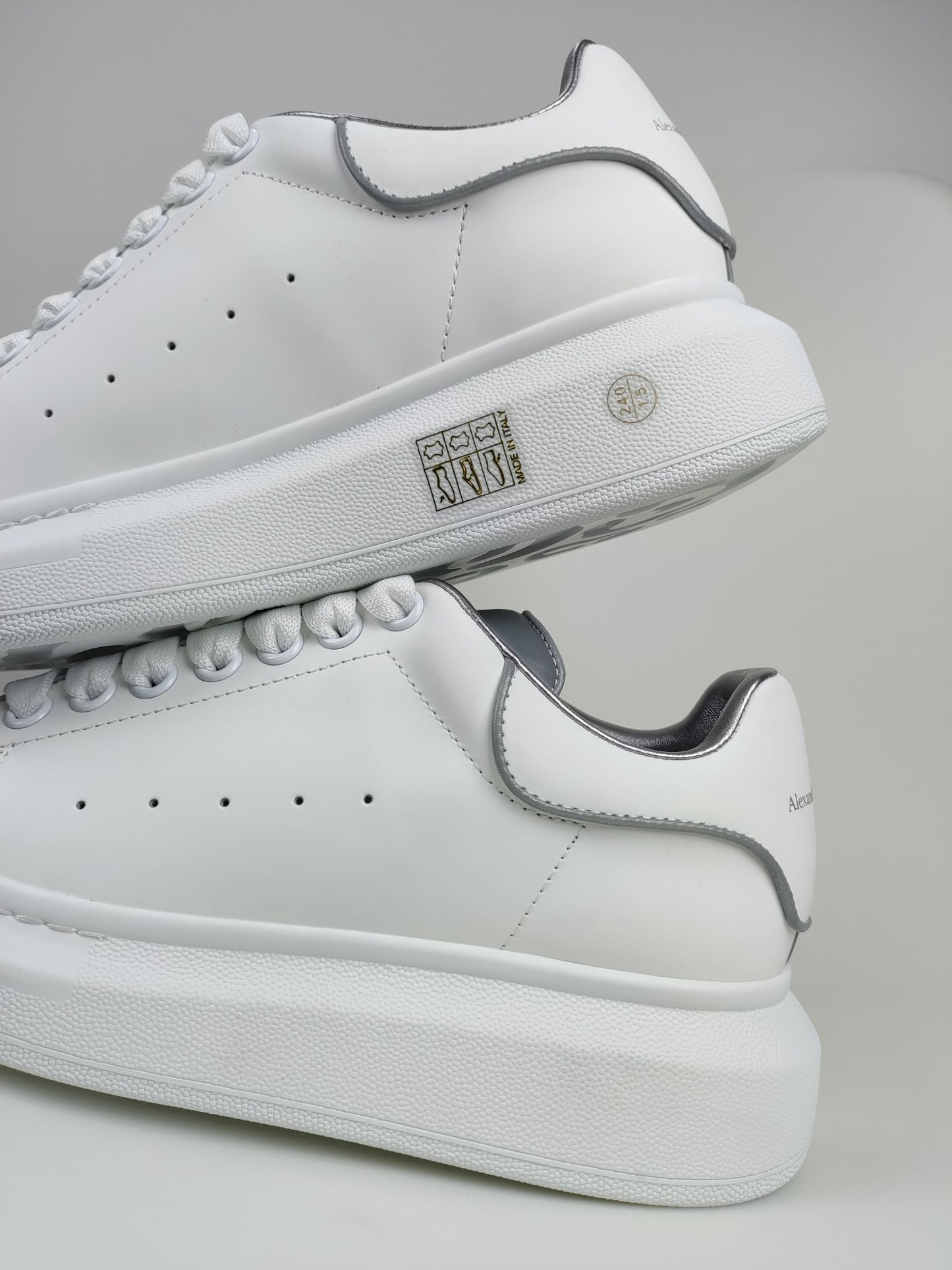 Alexander Mcqueen -050shores