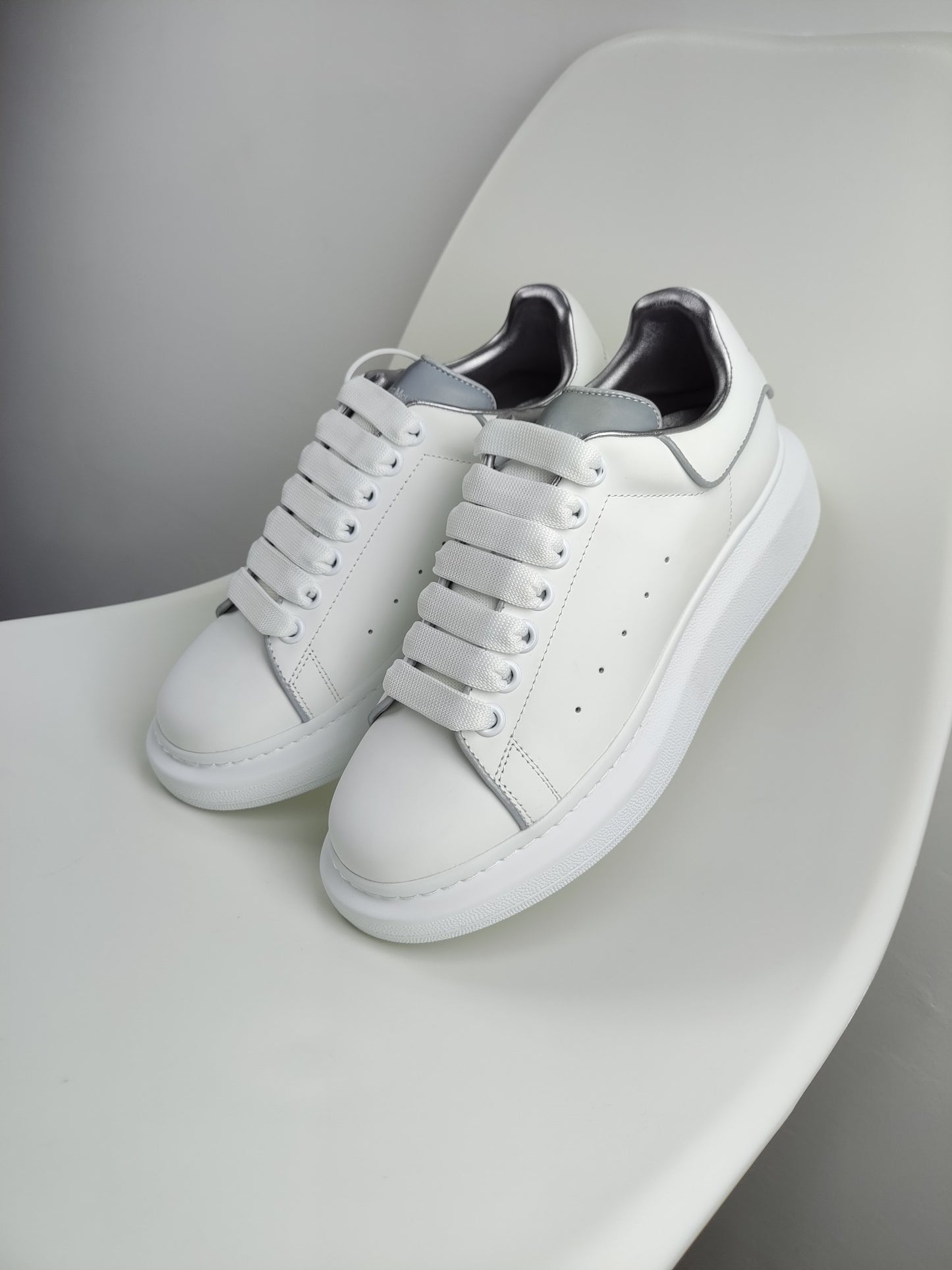 Alexander Mcqueen -050shores