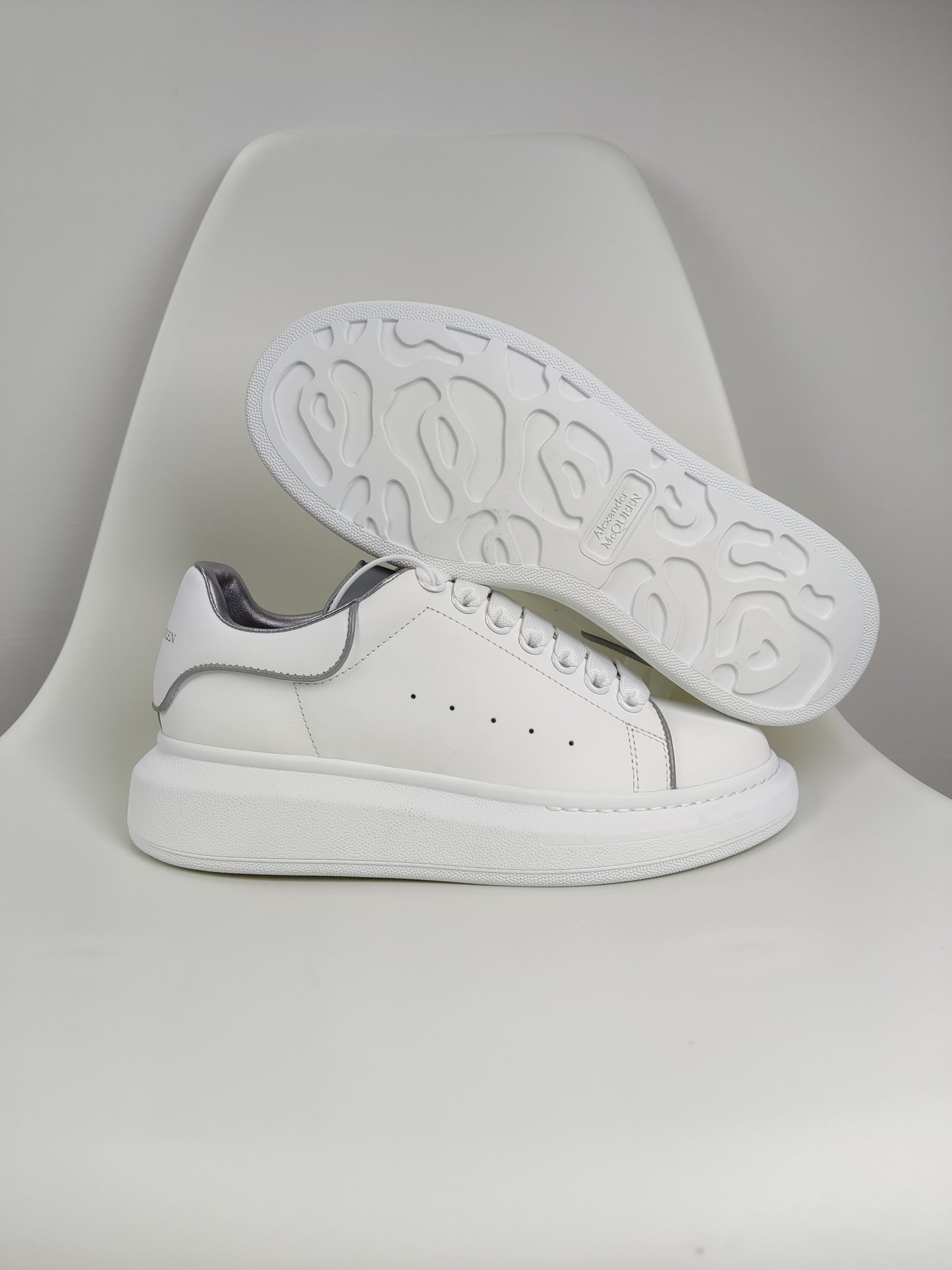 Alexander Mcqueen -050shores