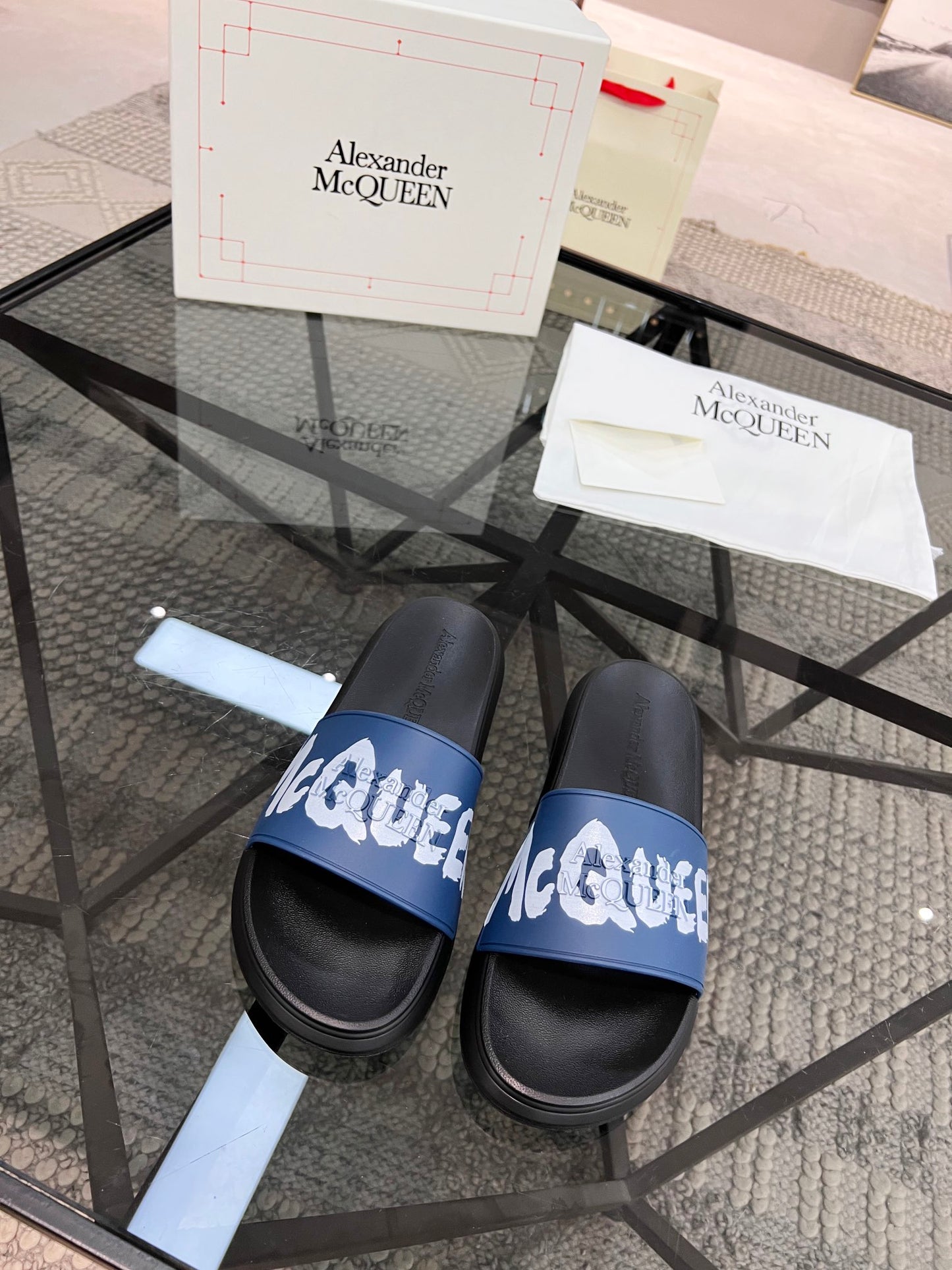 Alexander Mcqueen -055shores