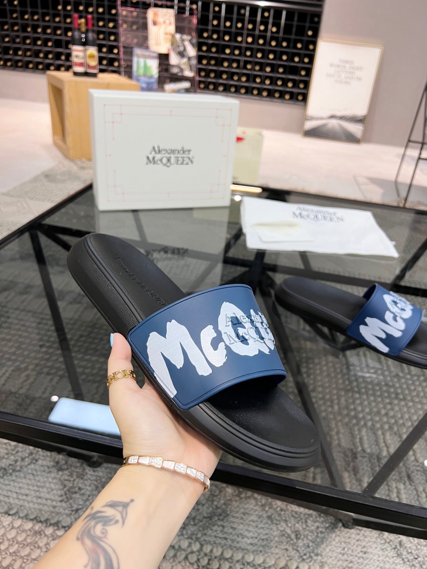 Alexander Mcqueen -055shores