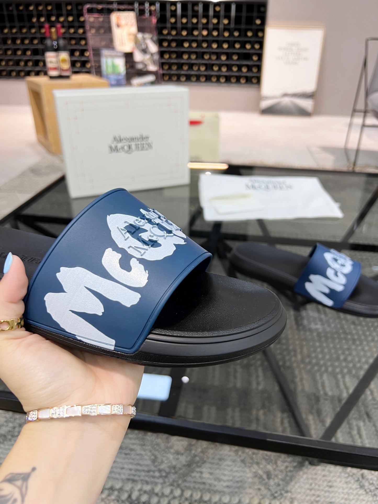 Alexander Mcqueen -055shores