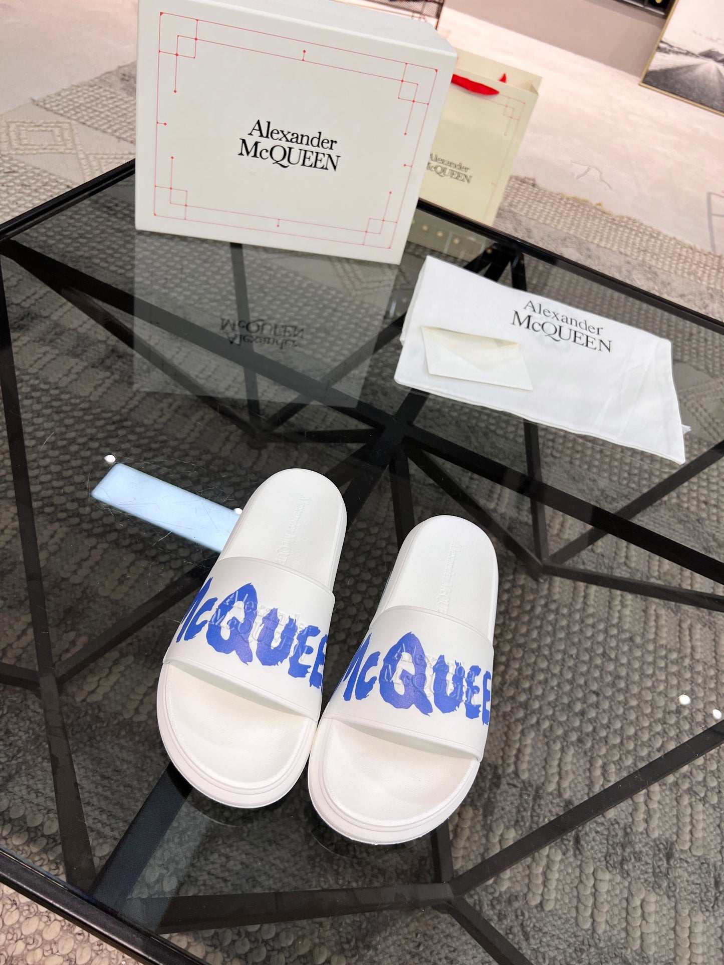 Alexander Mcqueen -056shores