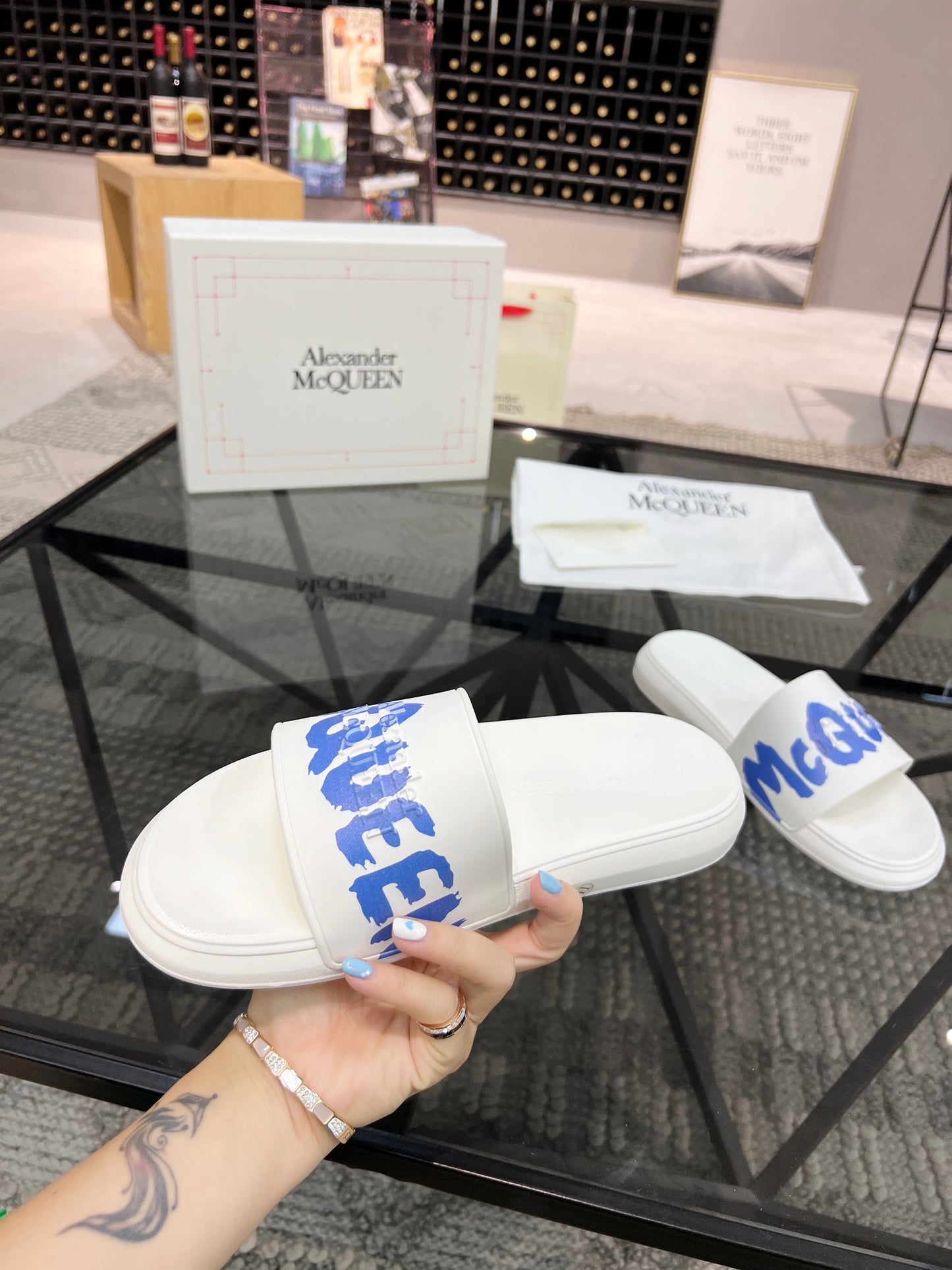 Alexander Mcqueen -056shores