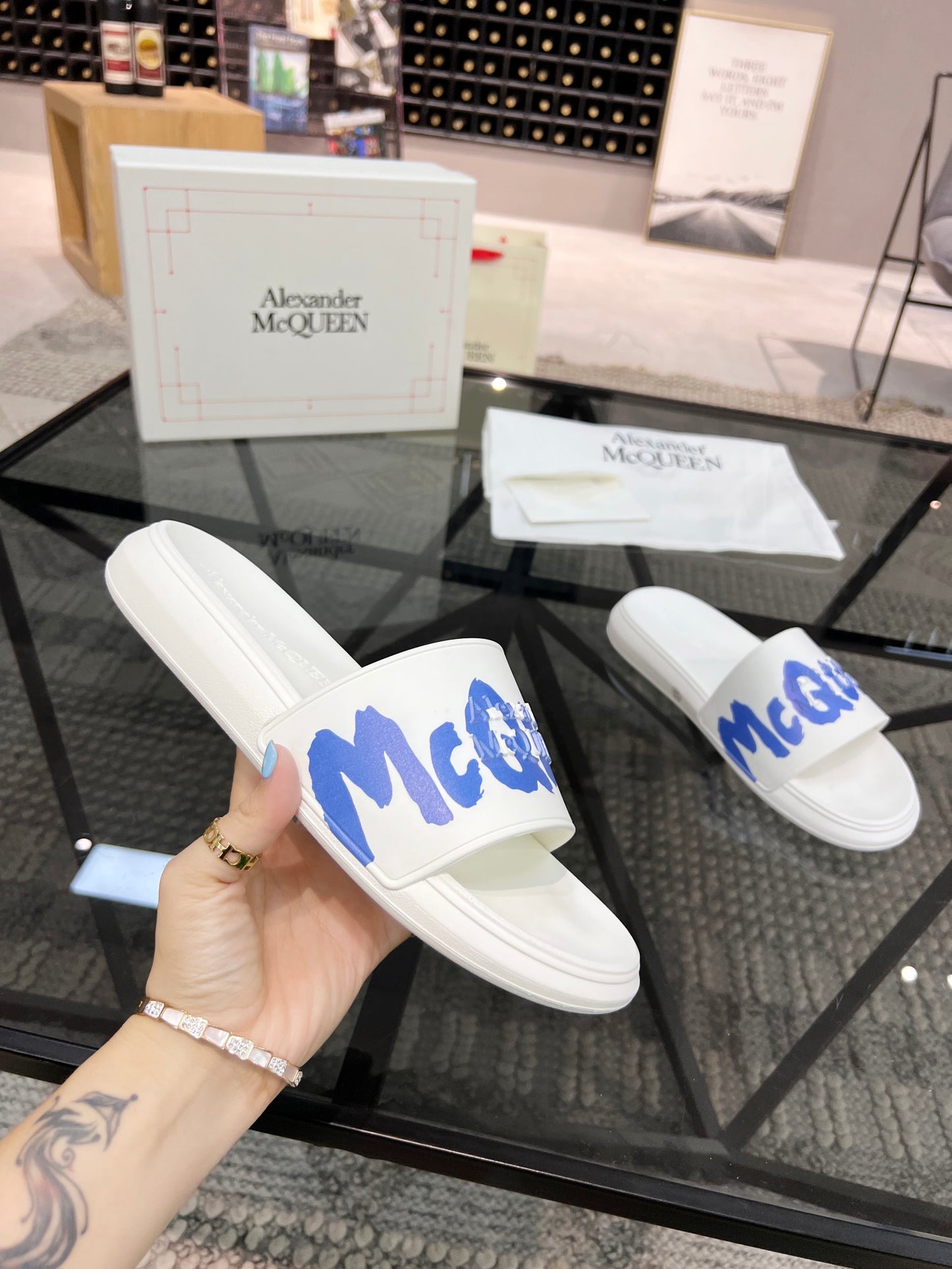 Alexander Mcqueen -056shores