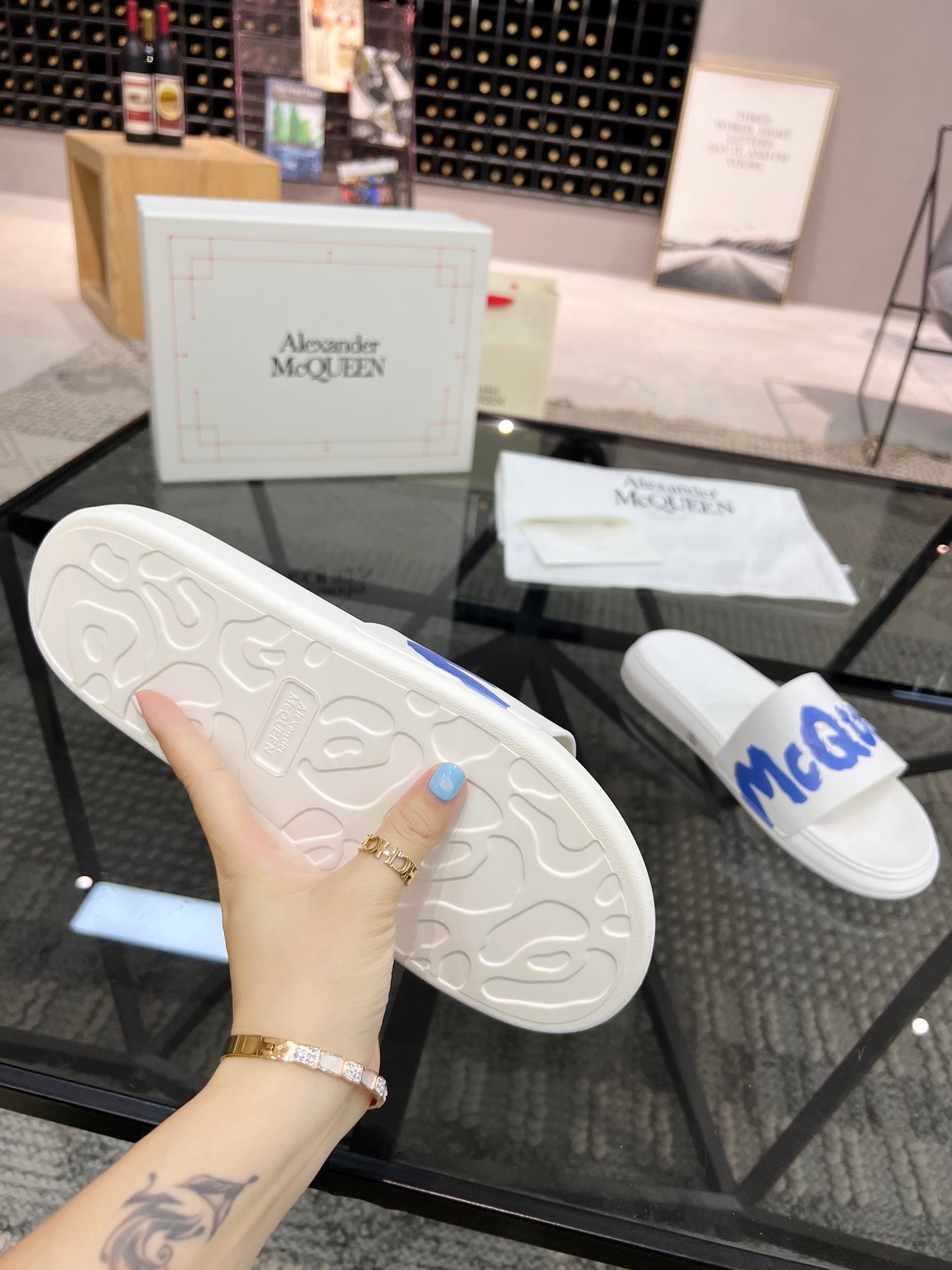 Alexander Mcqueen -056shores