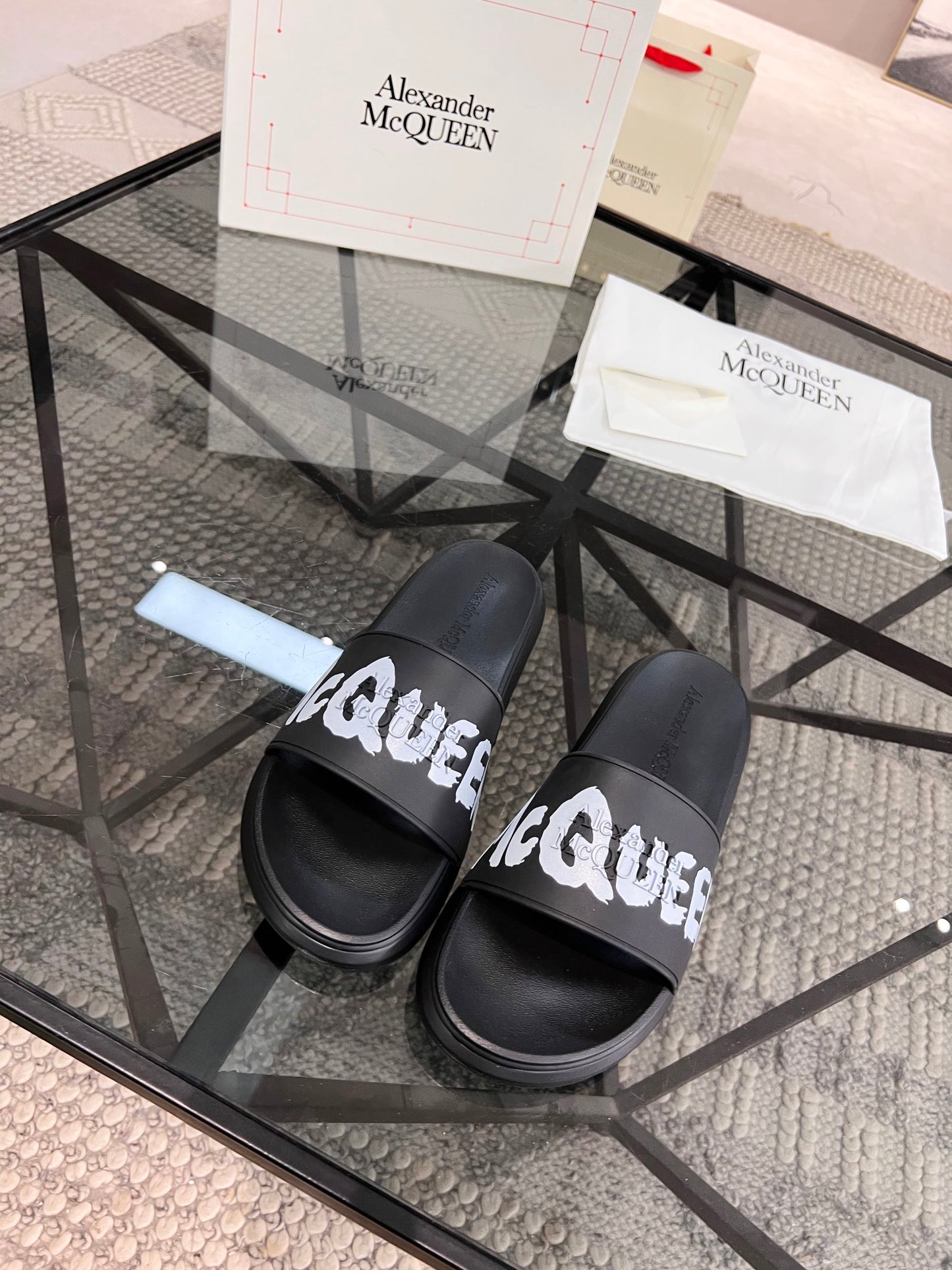 Alexander Mcqueen -057shores