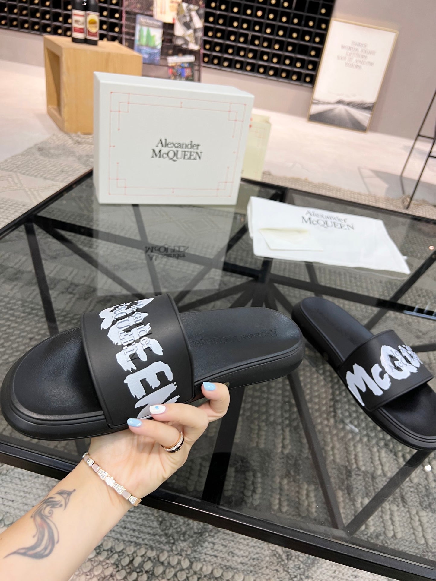 Alexander Mcqueen -057shores