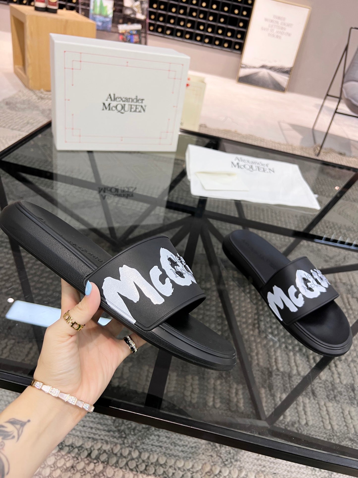 Alexander Mcqueen -057shores