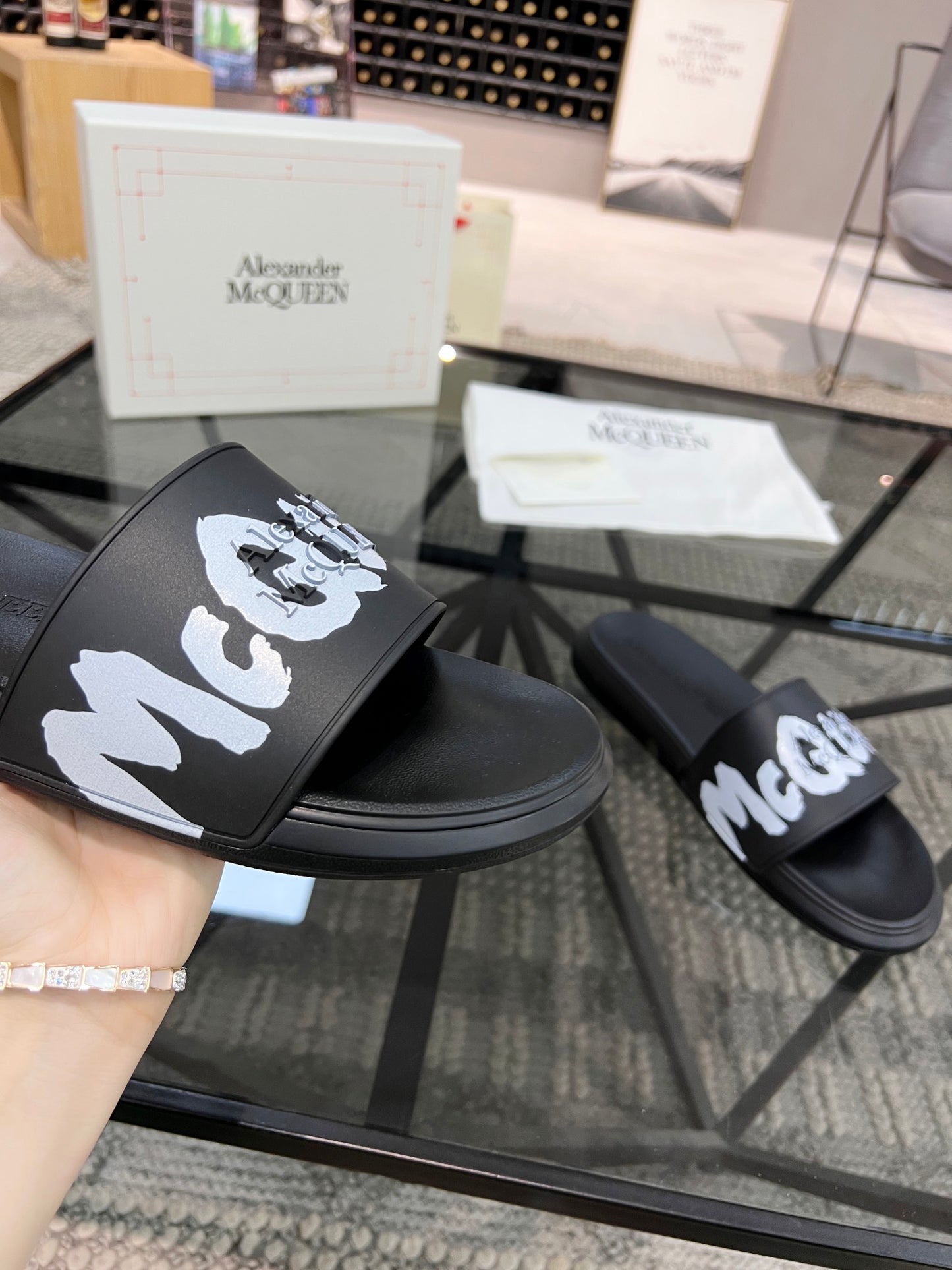 Alexander Mcqueen -057shores