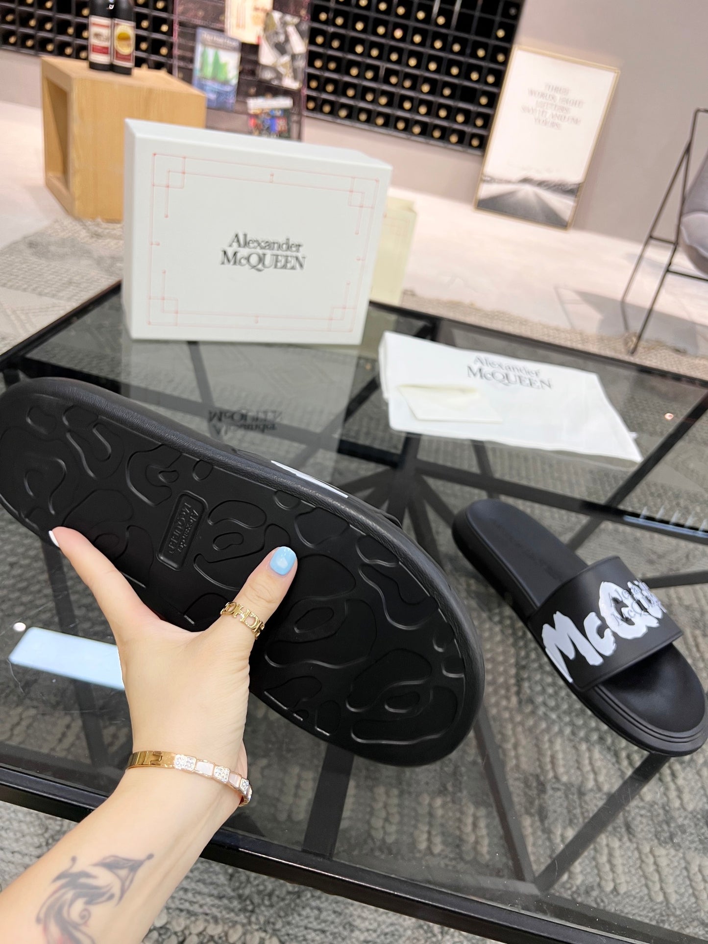Alexander Mcqueen -057shores