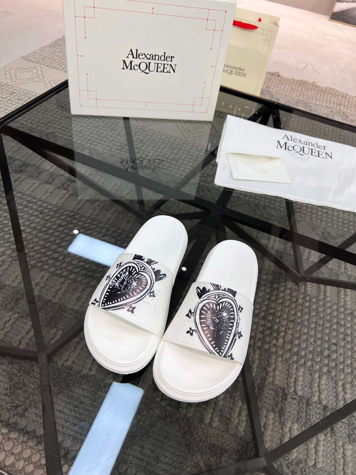 Alexander Mcqueen -060shores