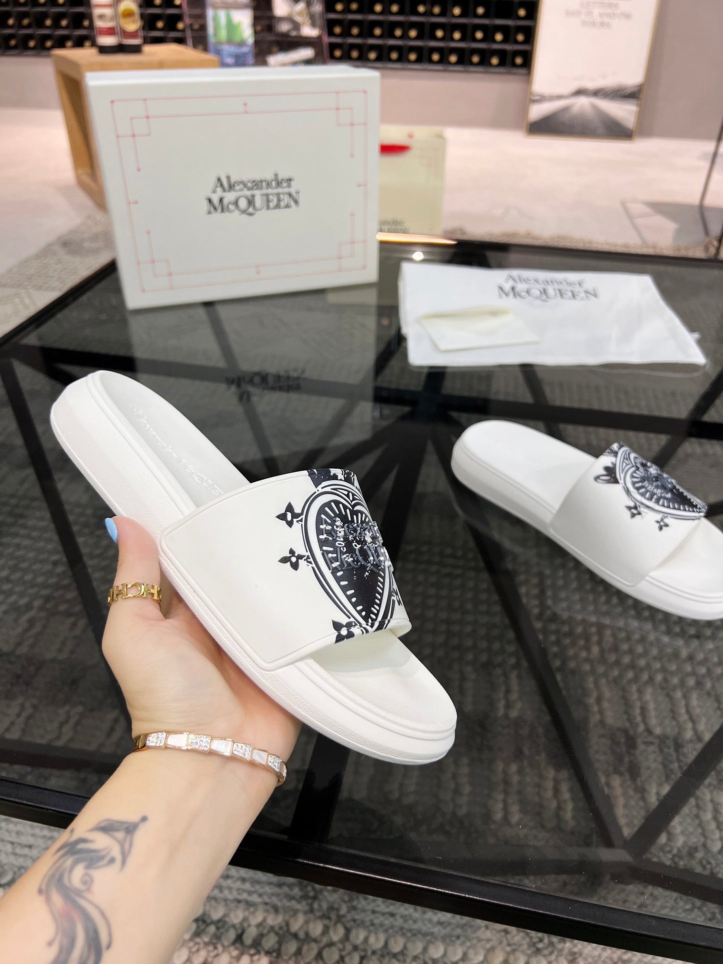 Alexander Mcqueen -060shores