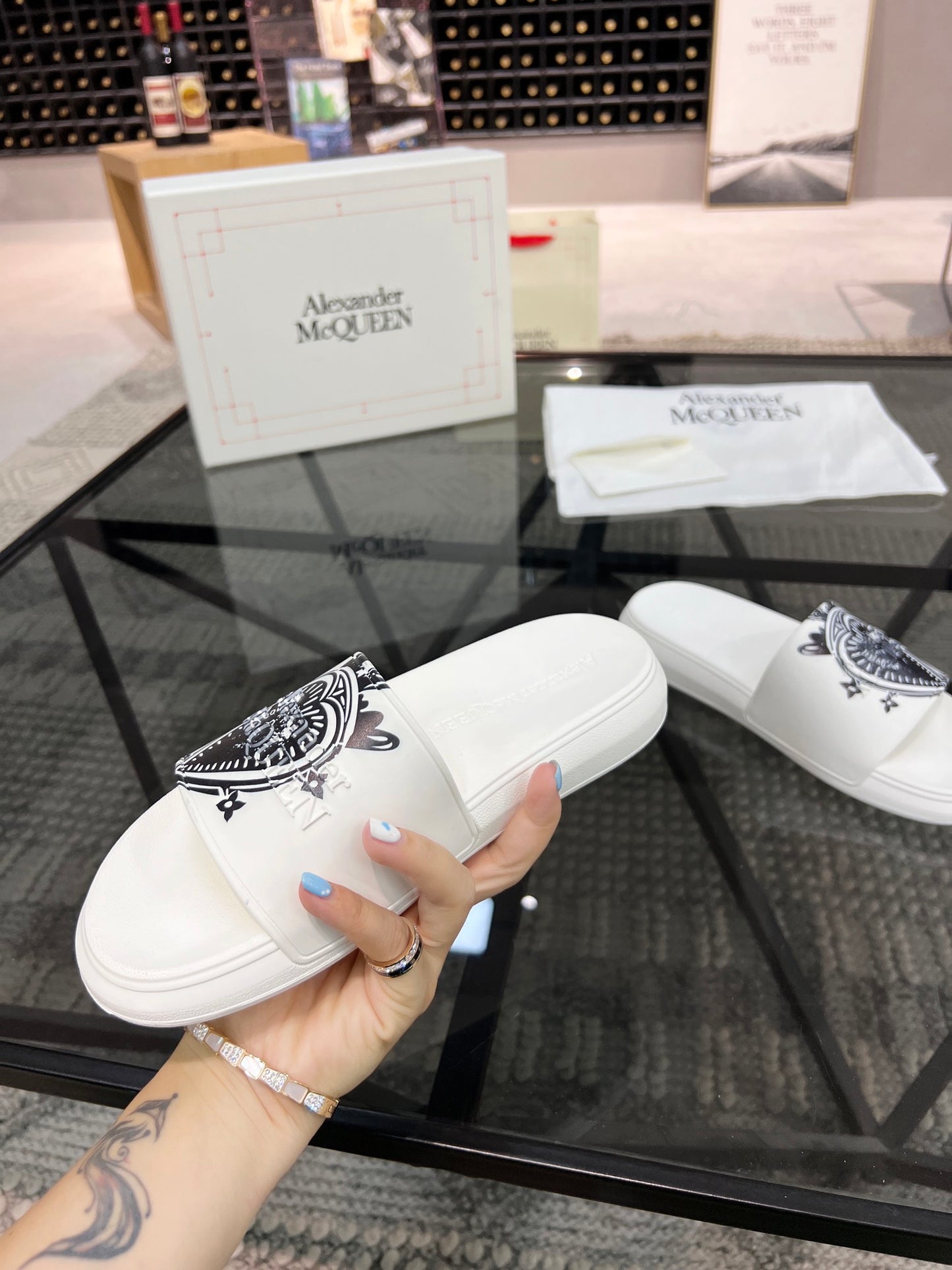 Alexander Mcqueen -060shores