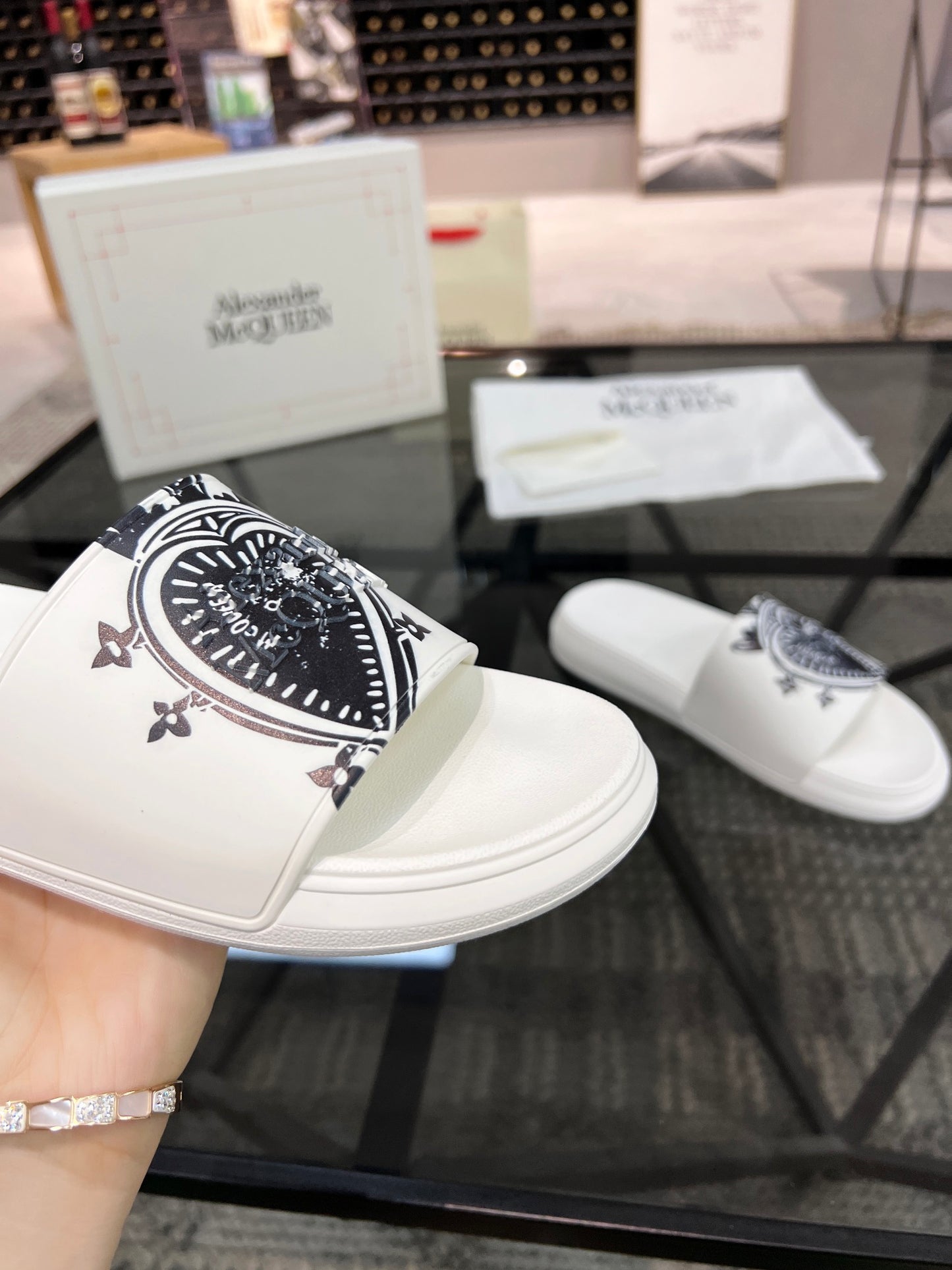 Alexander Mcqueen -060shores