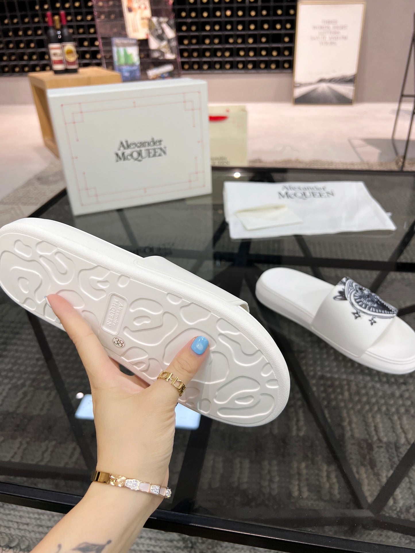 Alexander Mcqueen -060shores