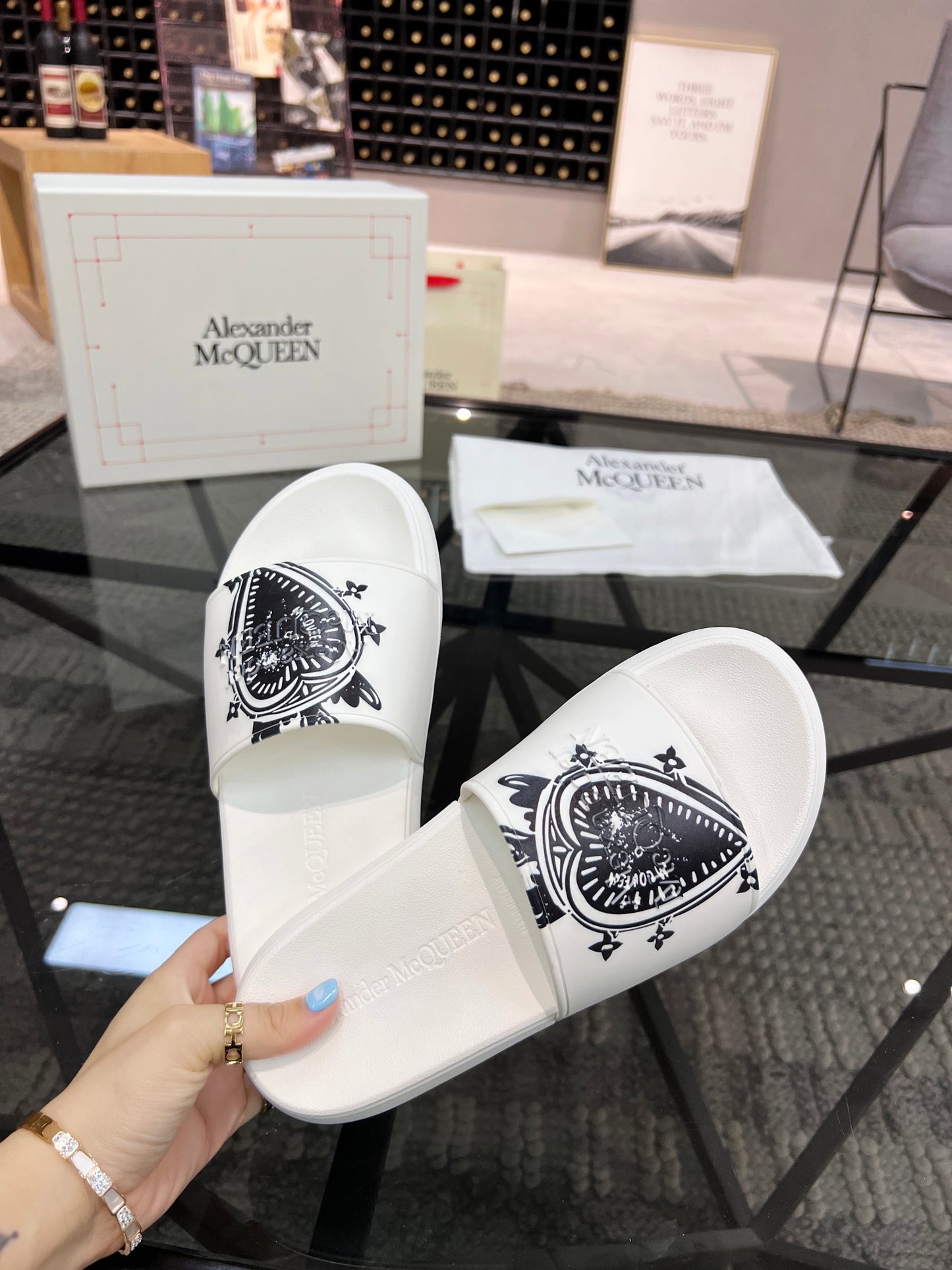 Alexander Mcqueen -060shores