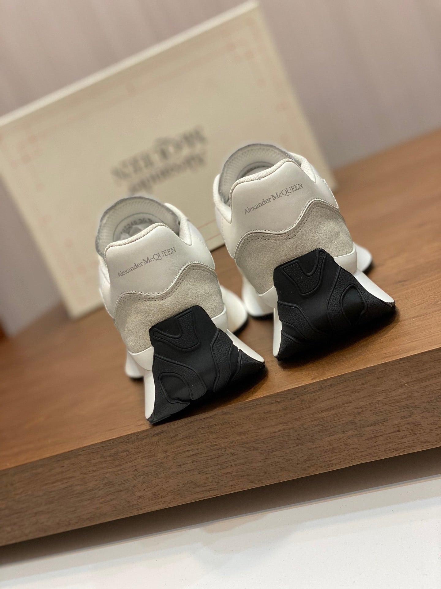 Alexander Mcqueen -061shores