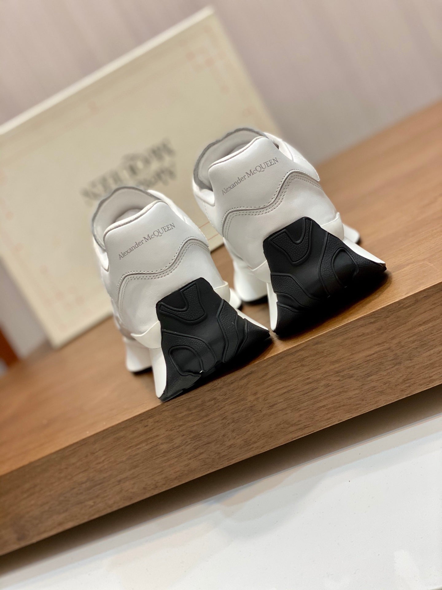 Alexander Mcqueen -064shores