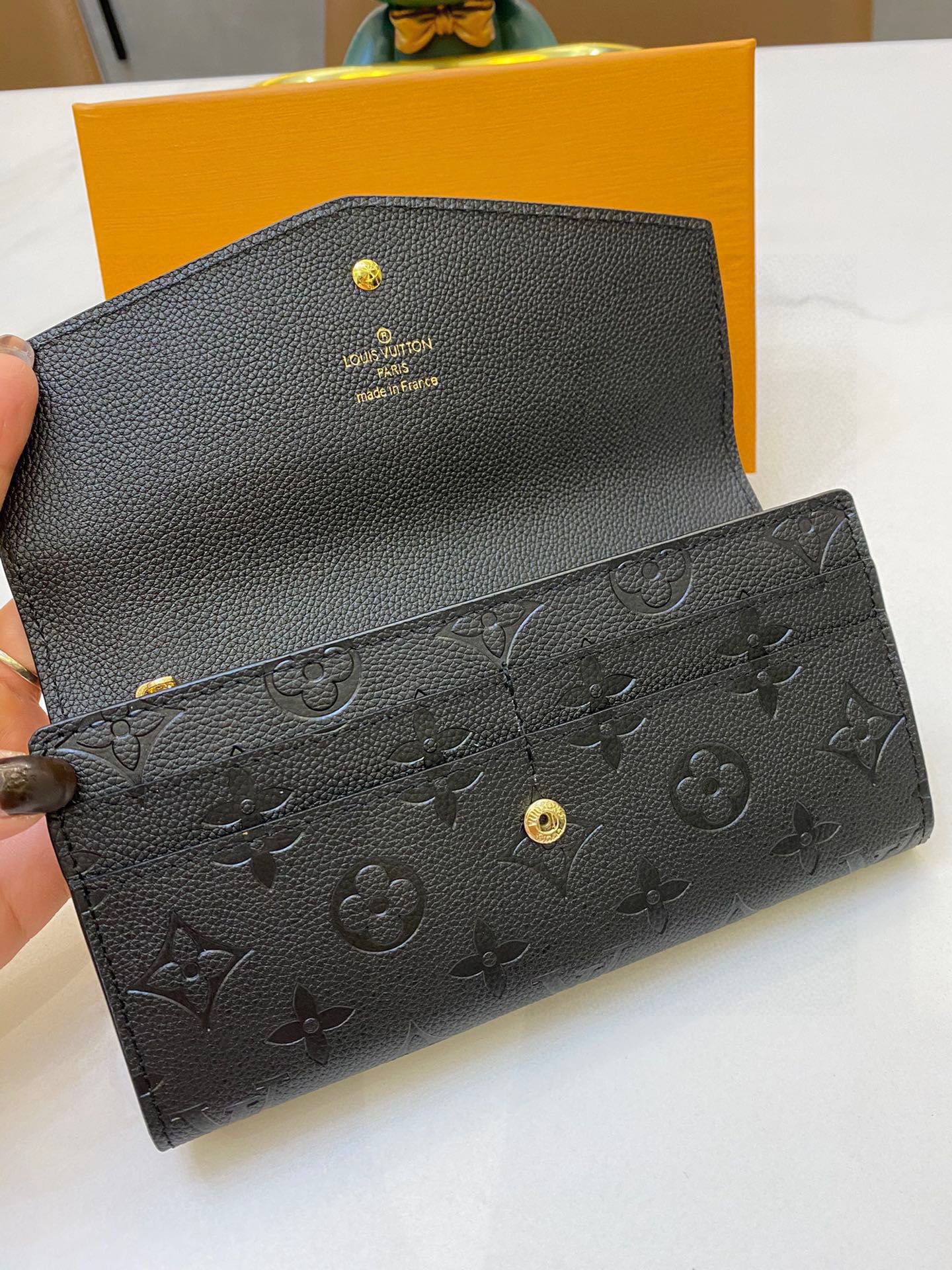 LV-001Wallet