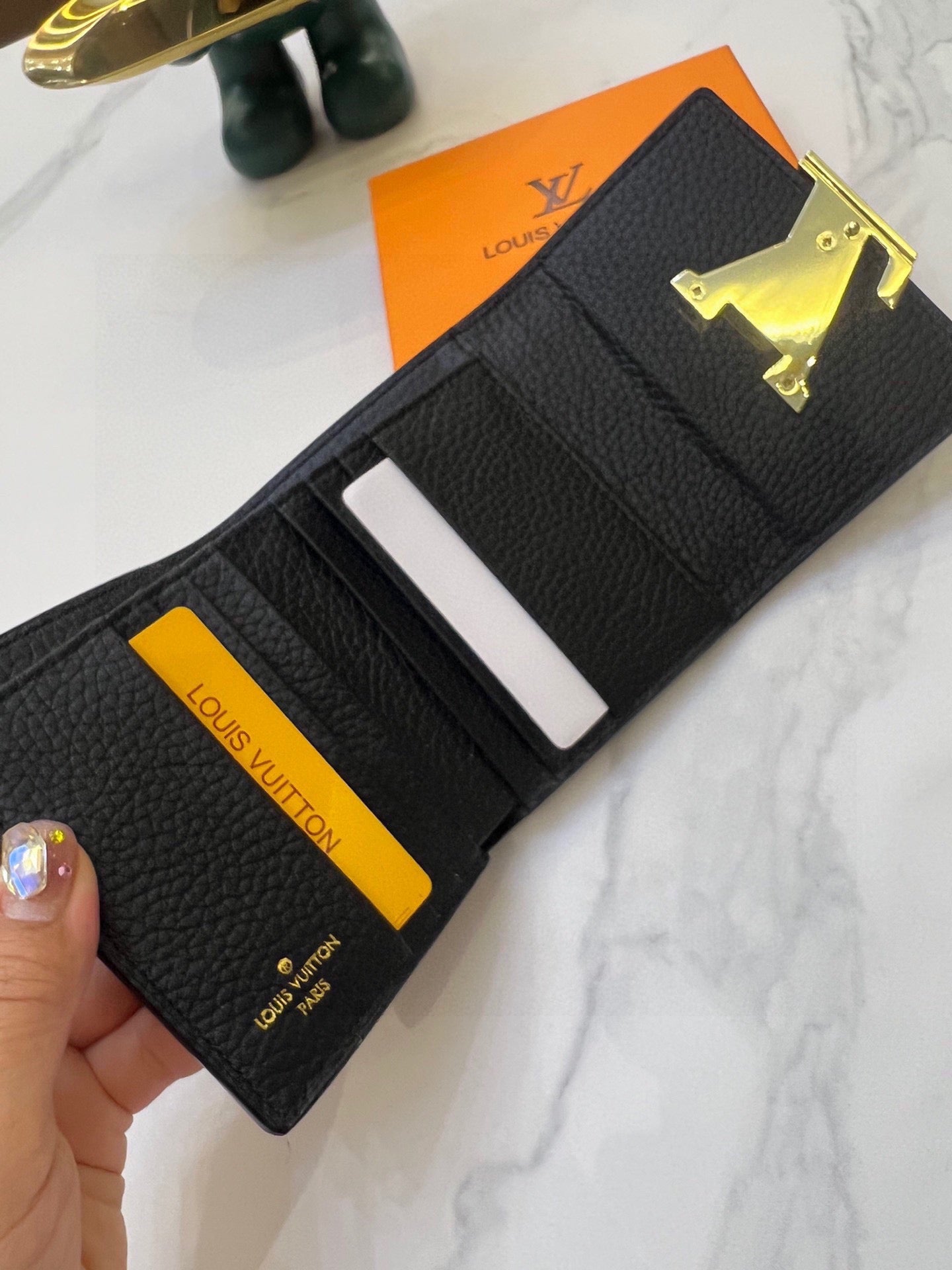 LV-002Wallet