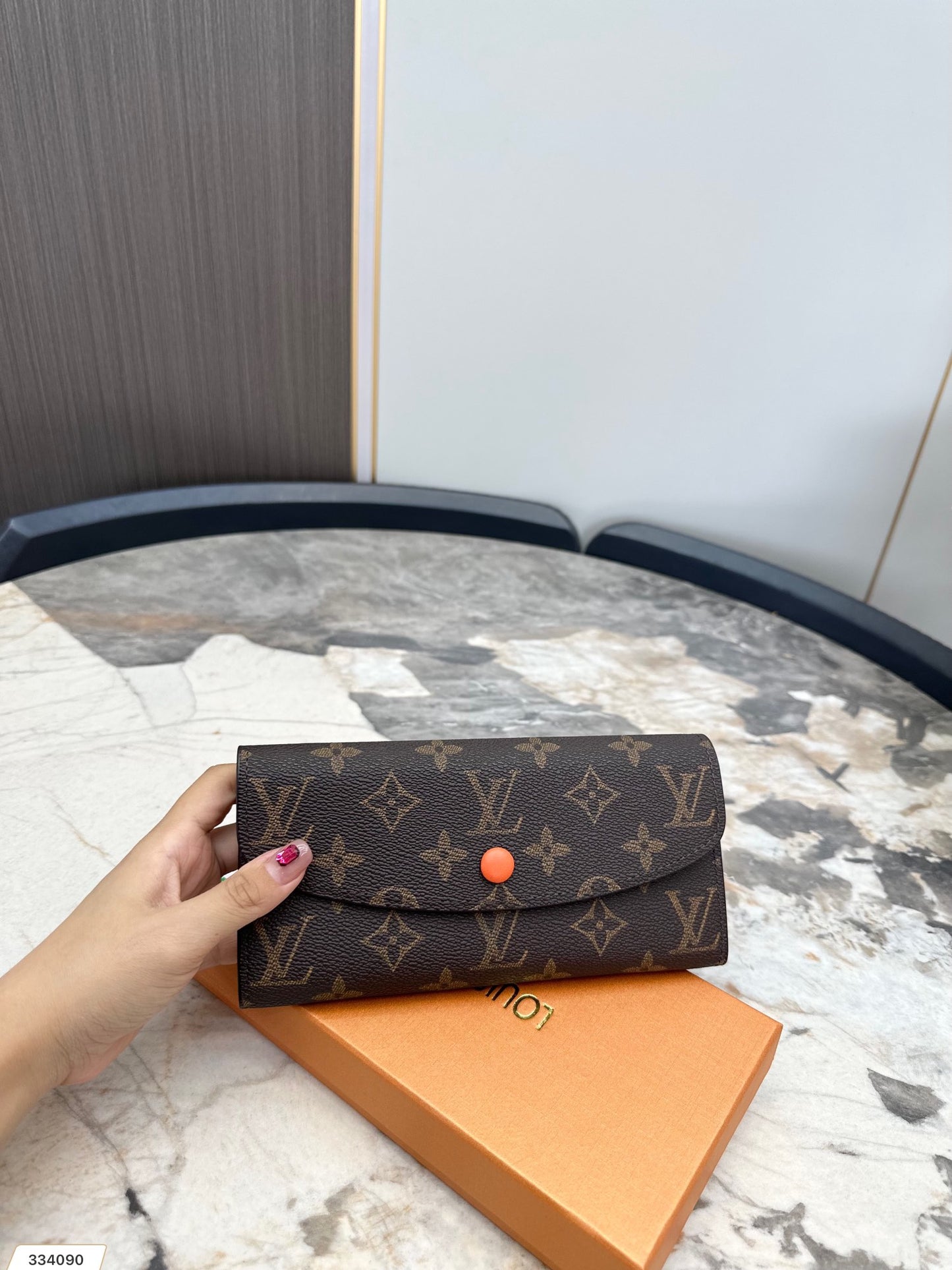 LV-008Wallet