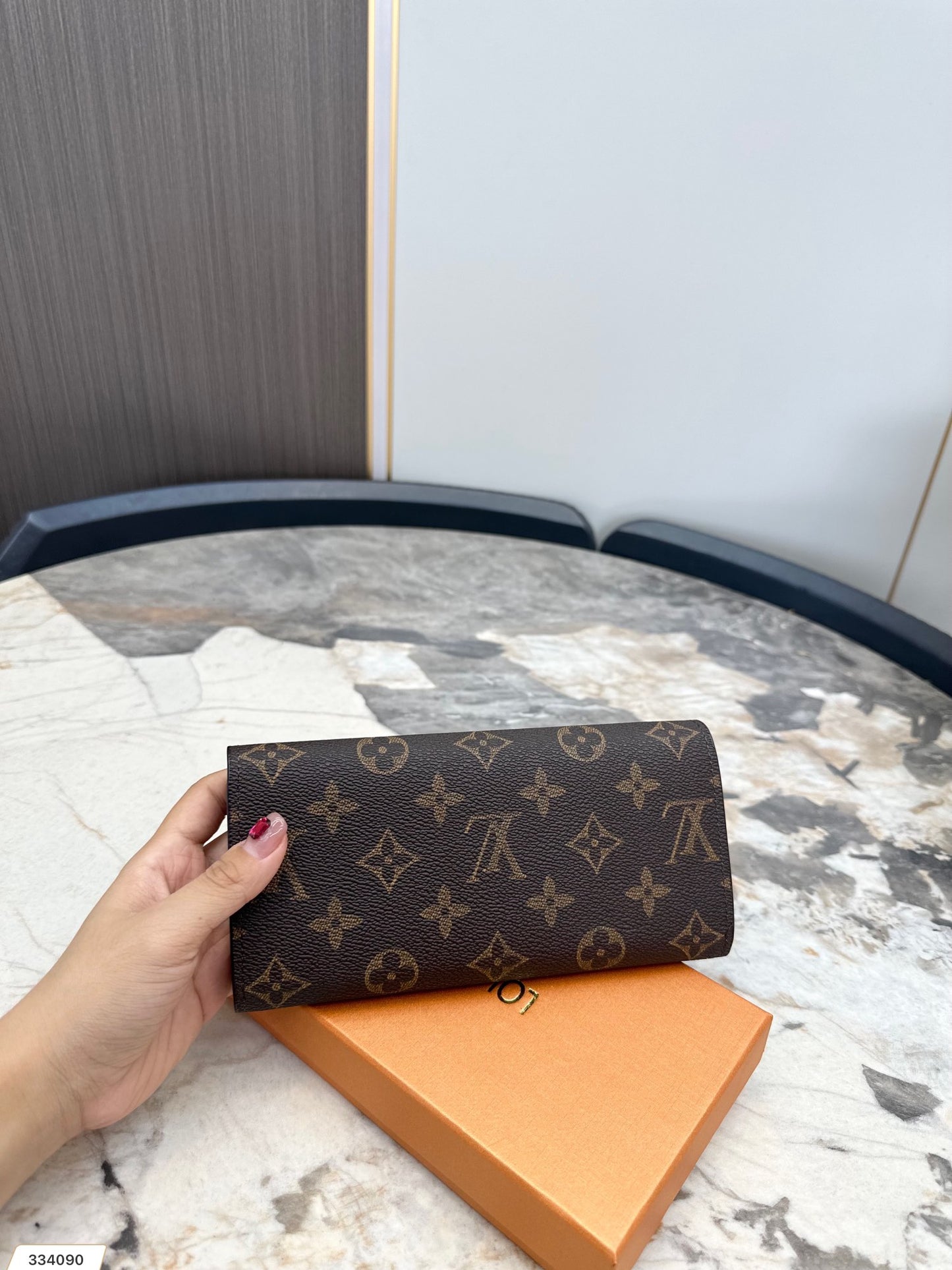LV-008Wallet