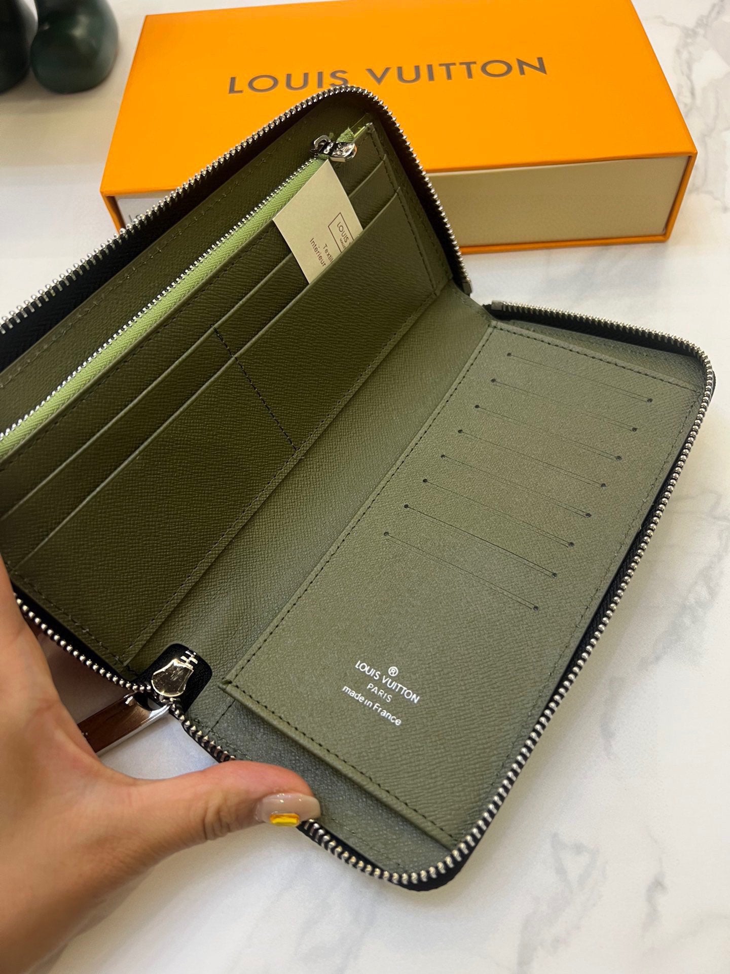 LV-010Wallet