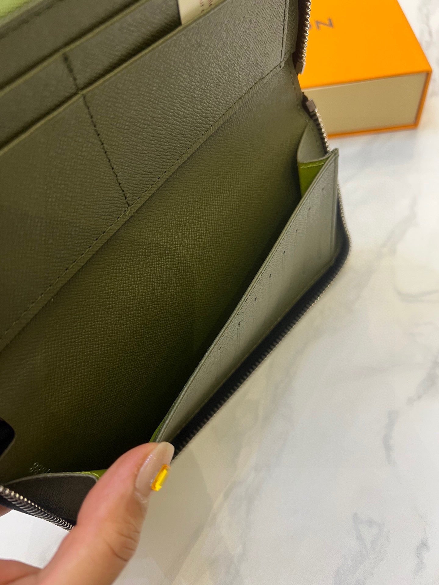 LV-010Wallet