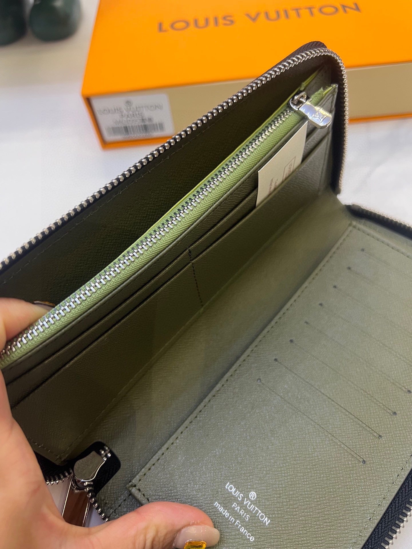 LV-010Wallet