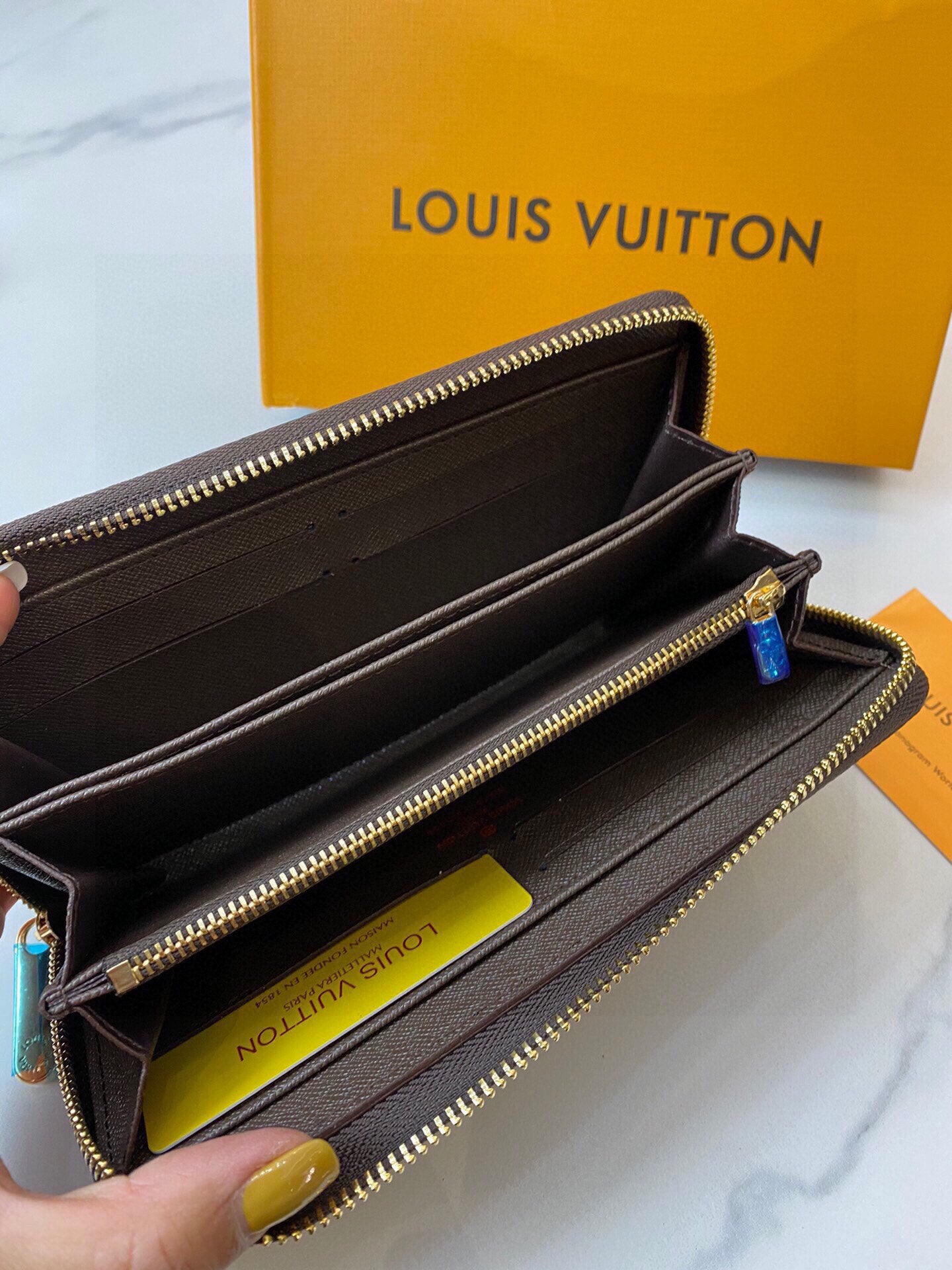 LV-023Wallet