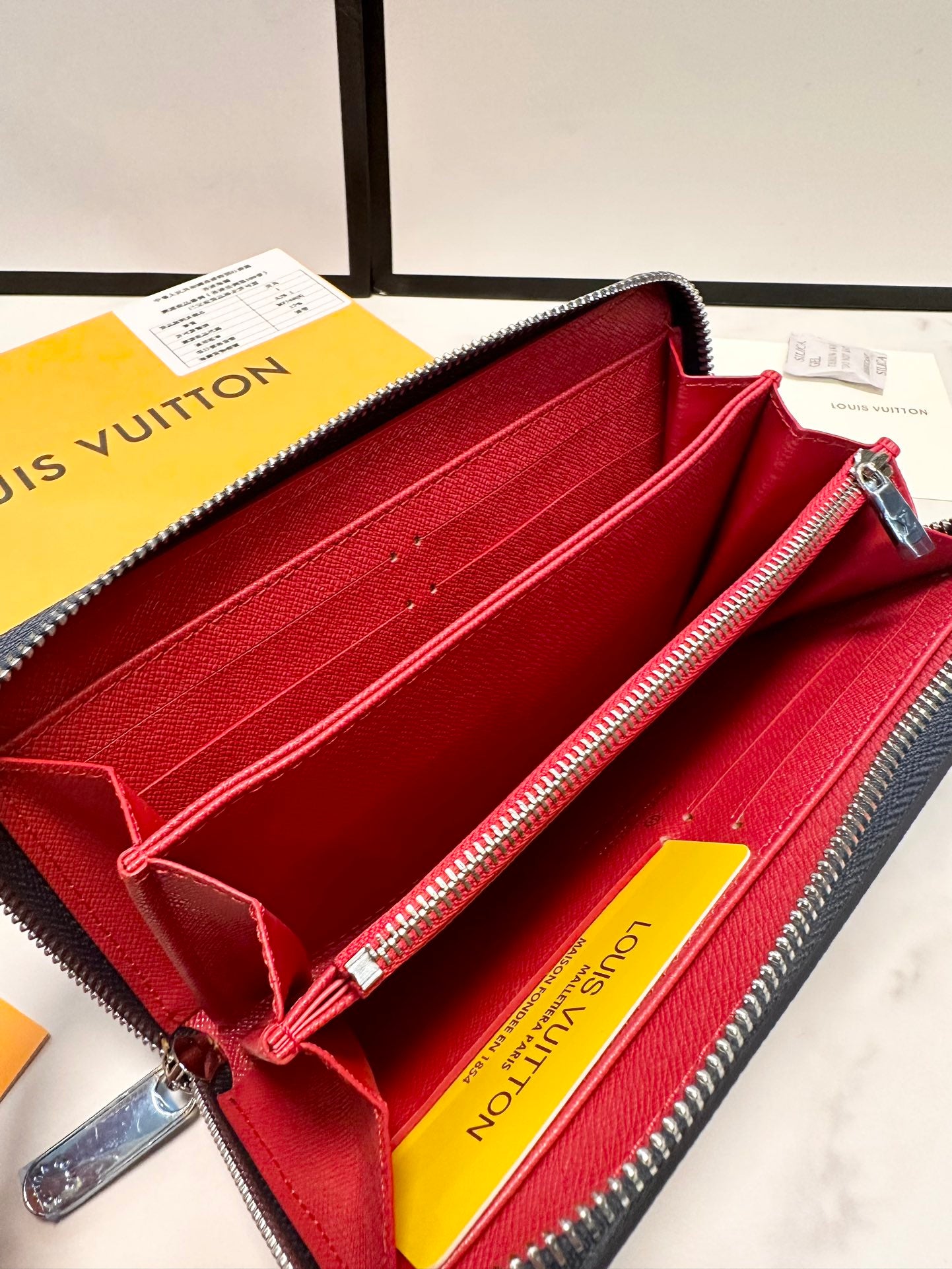 LV-028Wallet