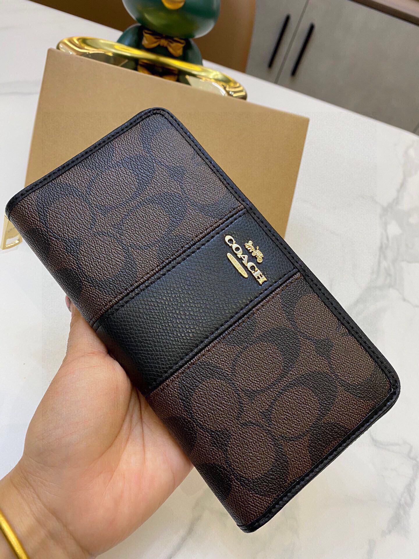 COACH-008Wallet