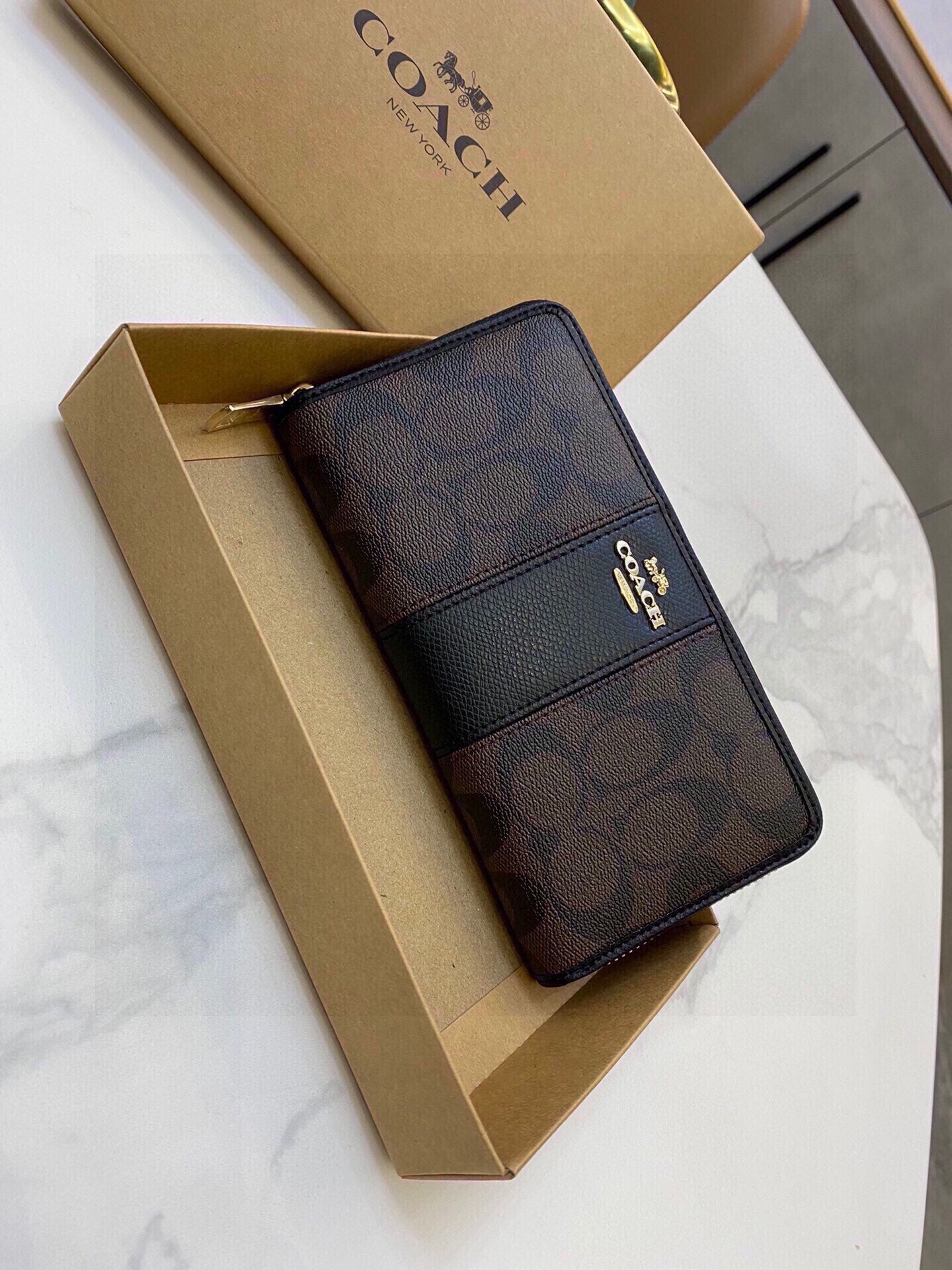 COACH-008Wallet