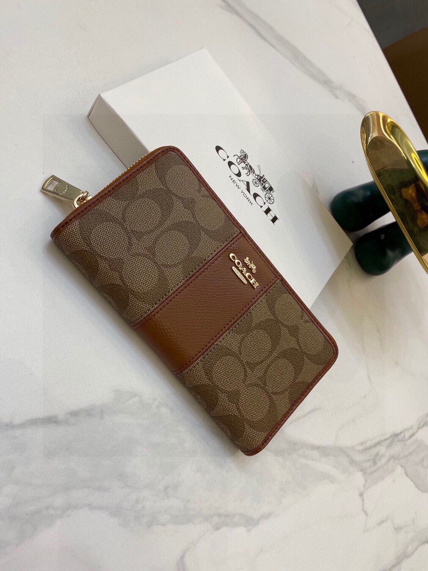 COACH-009Wallet