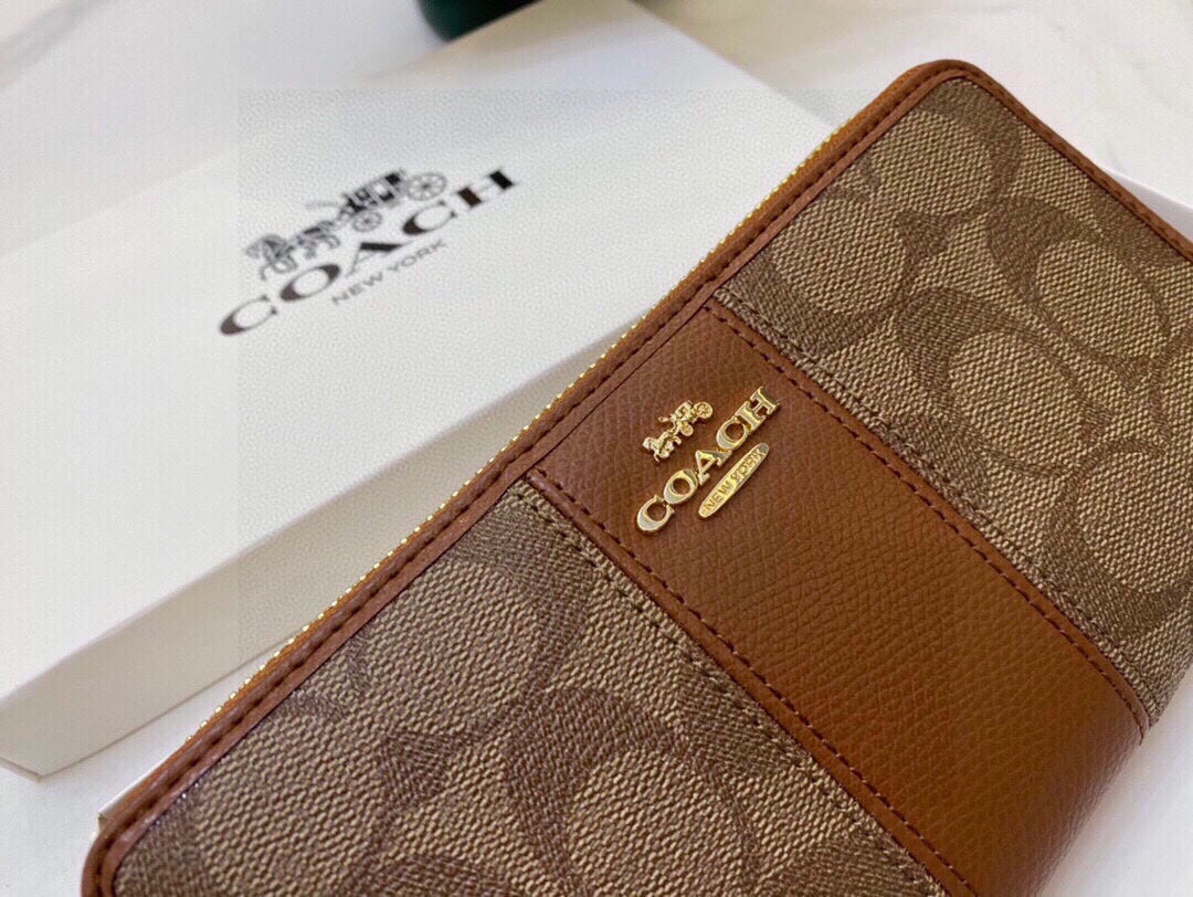COACH-009Wallet