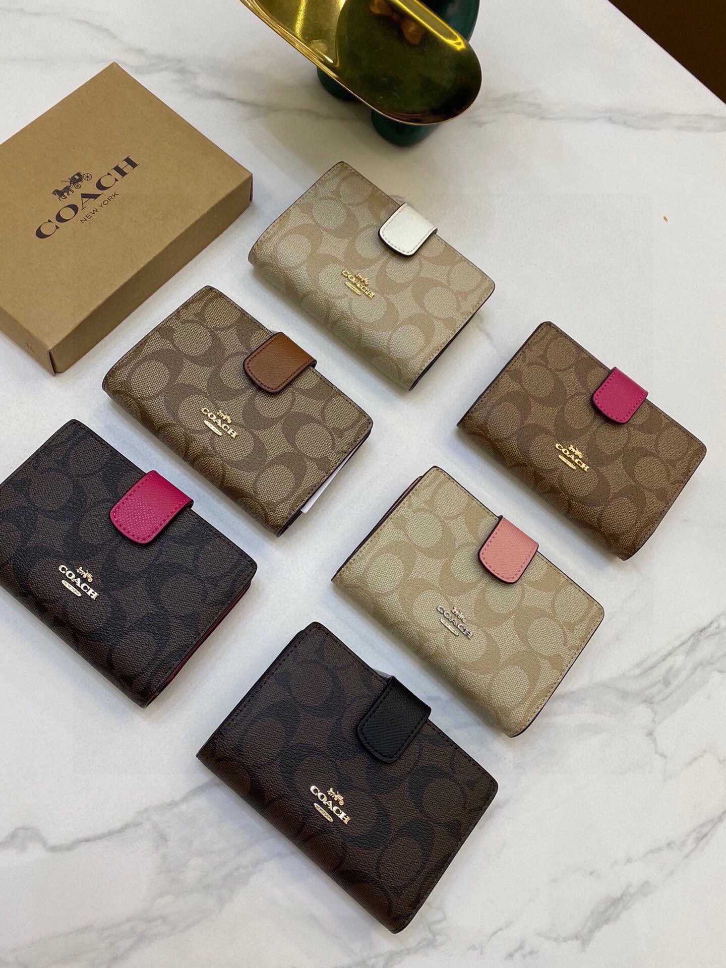 COACH-010Wallet