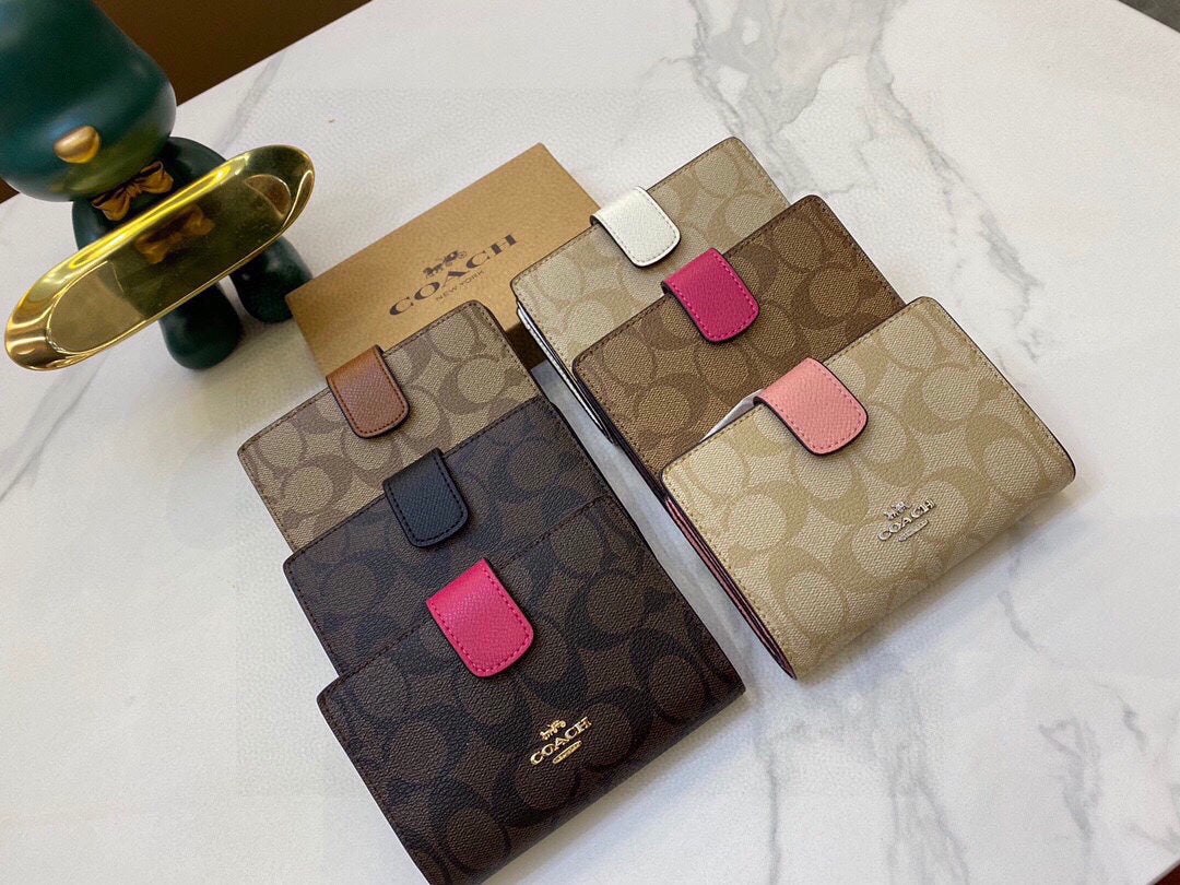 COACH-010Wallet