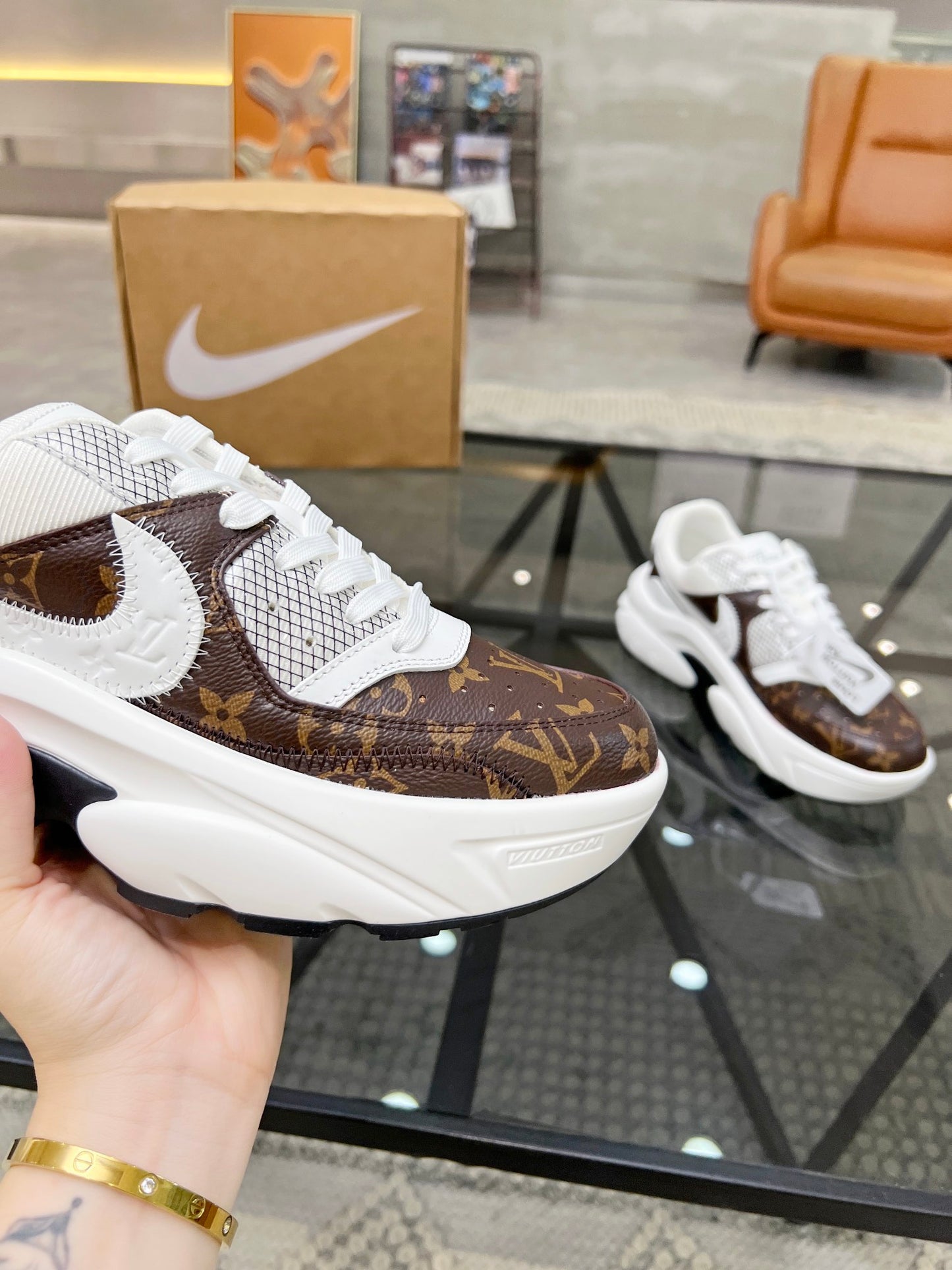 Gucci-184Shoes