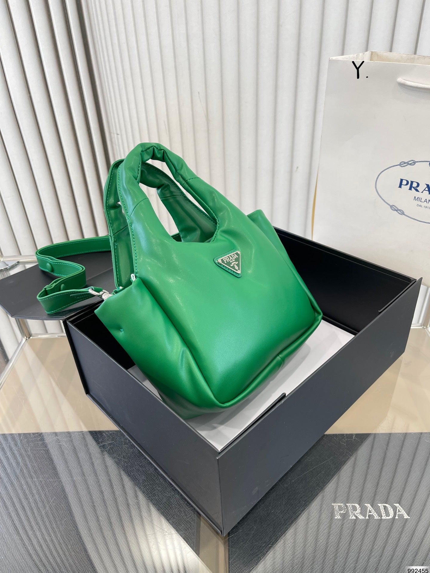PRADA BAG-010