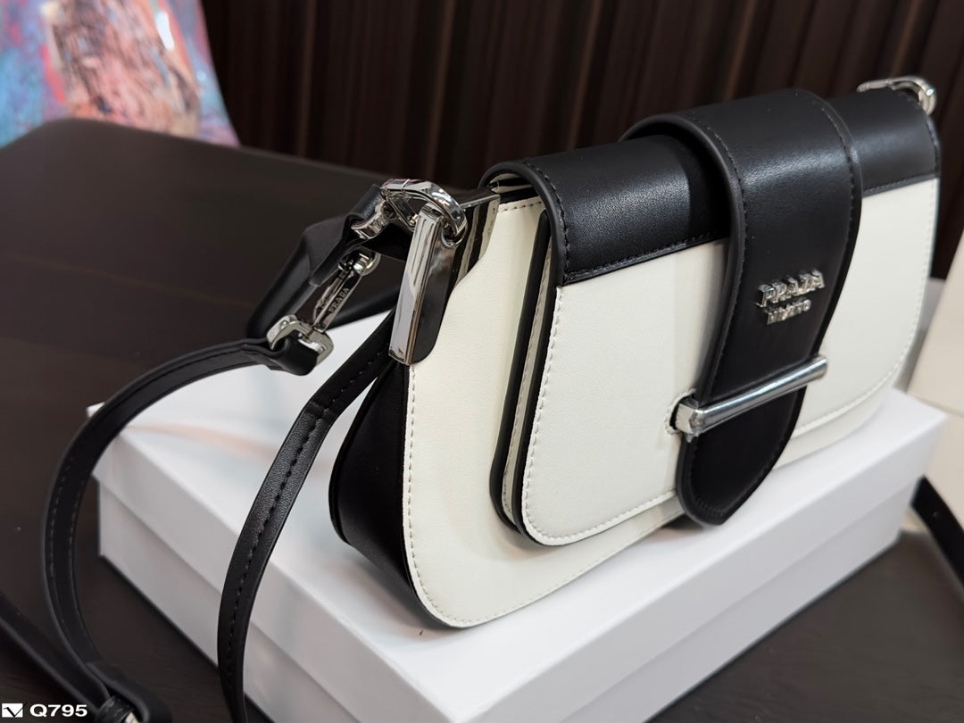 PRADA BAG-026