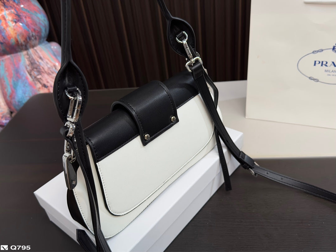PRADA BAG-026
