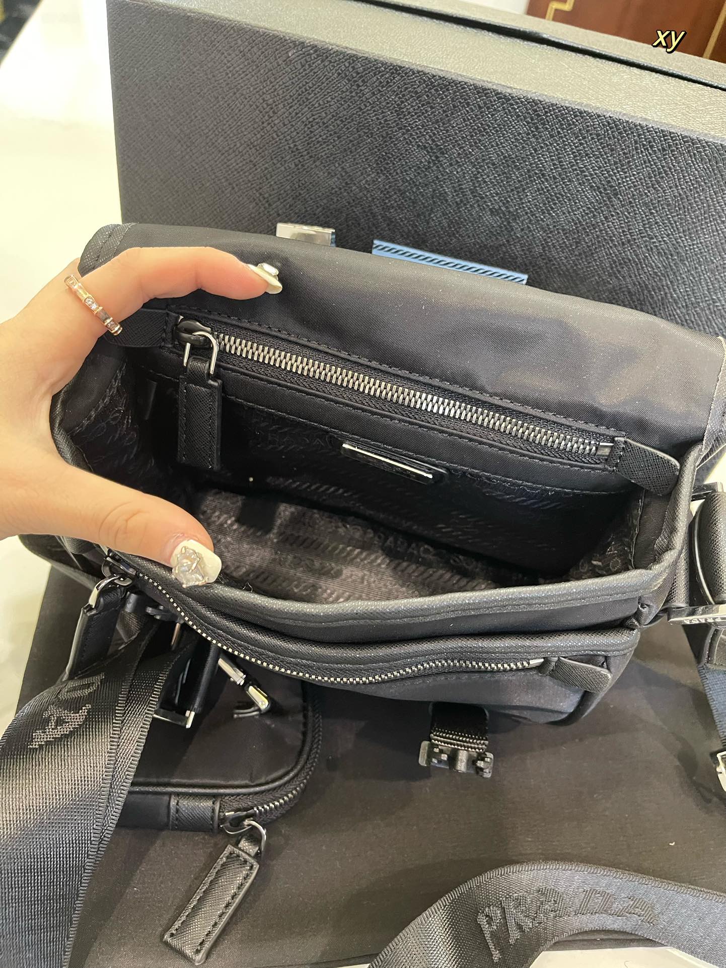 PRADA BAG-070