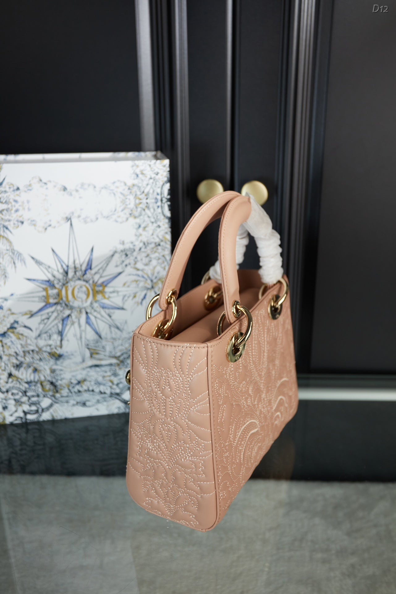 DIOR-582