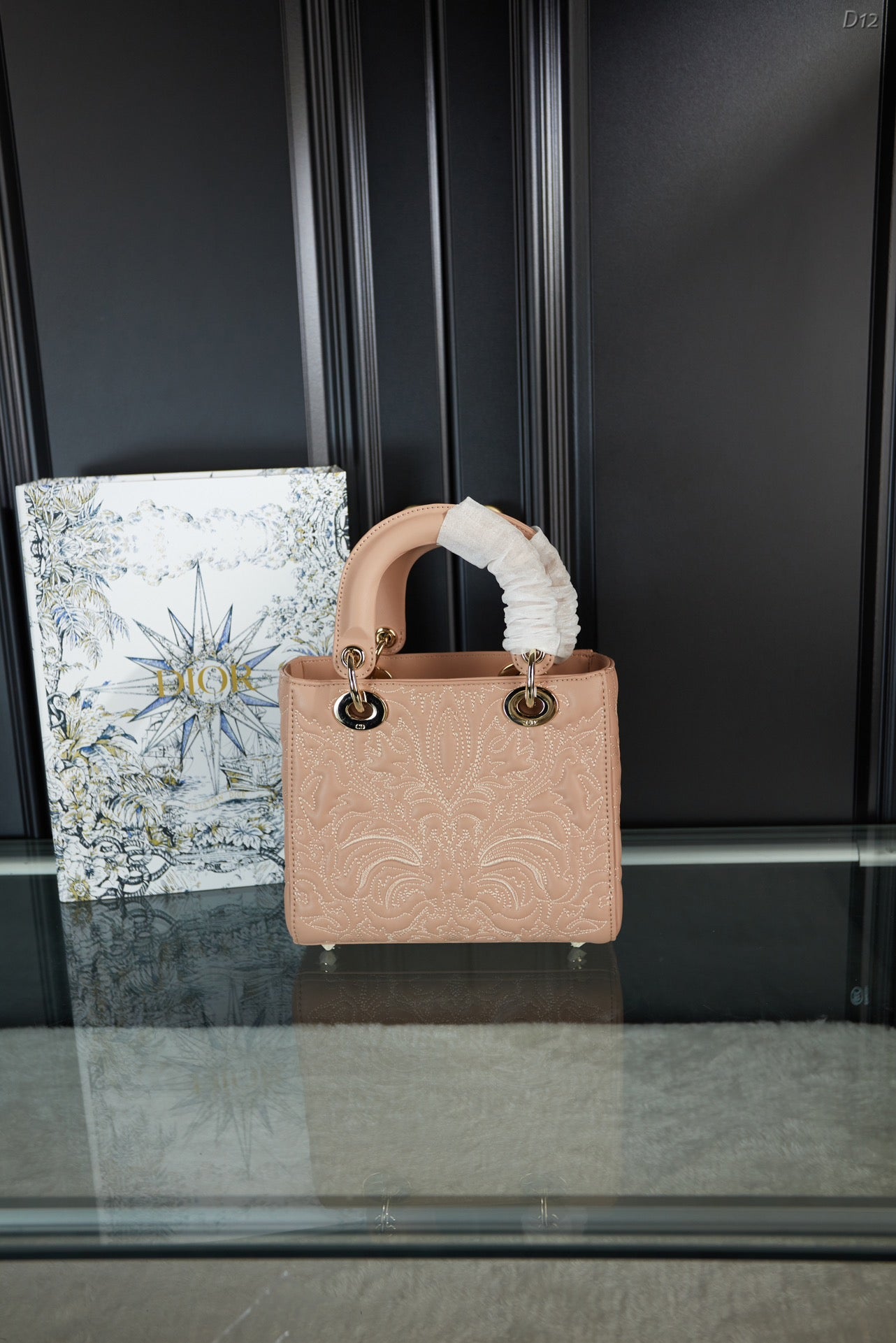 DIOR-582