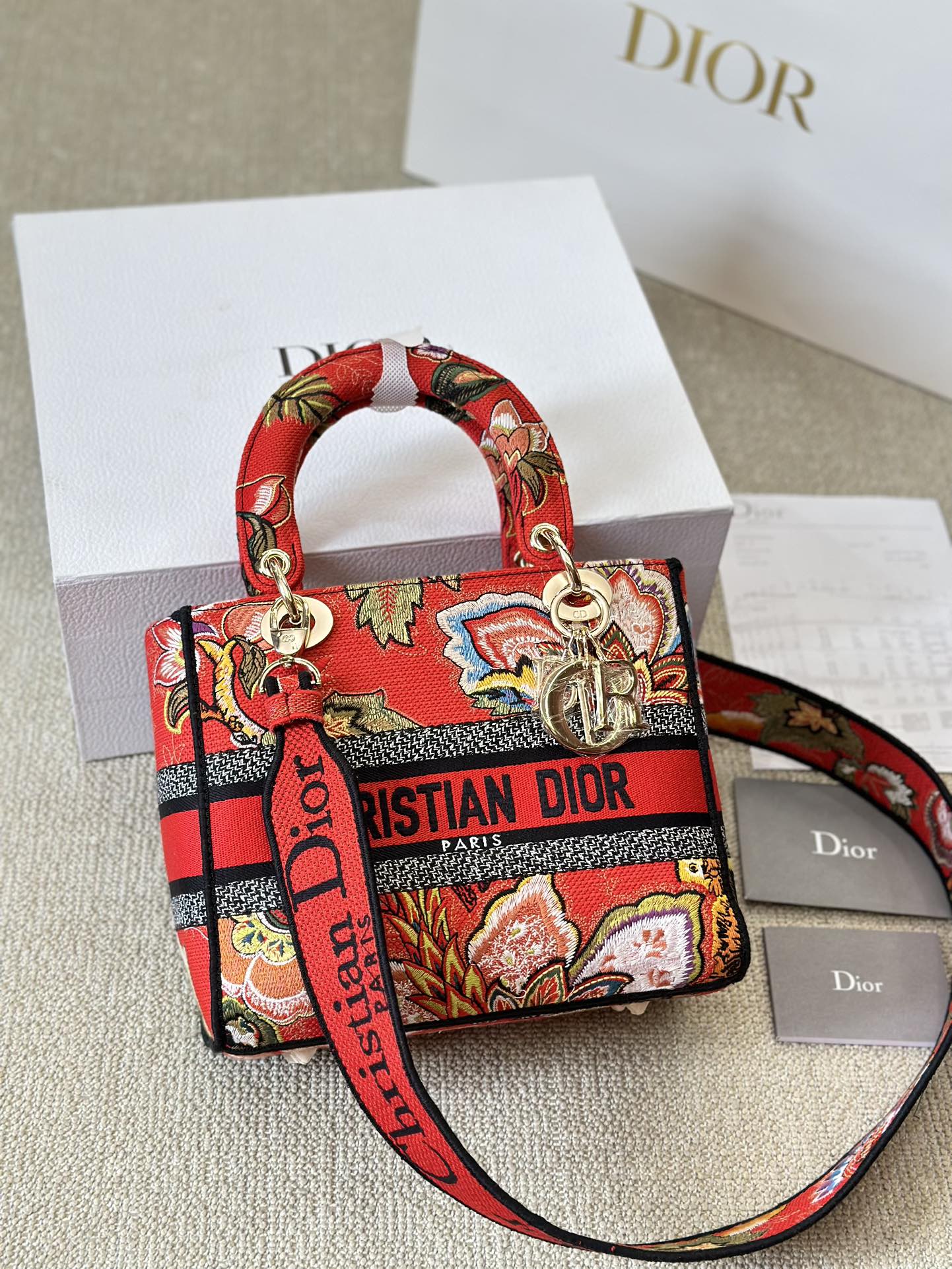 DIOR-686