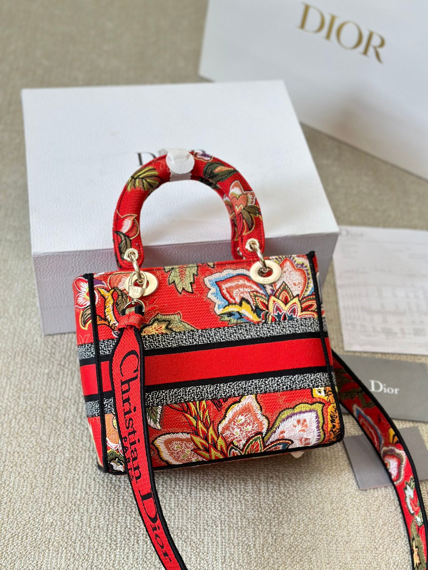 DIOR-686