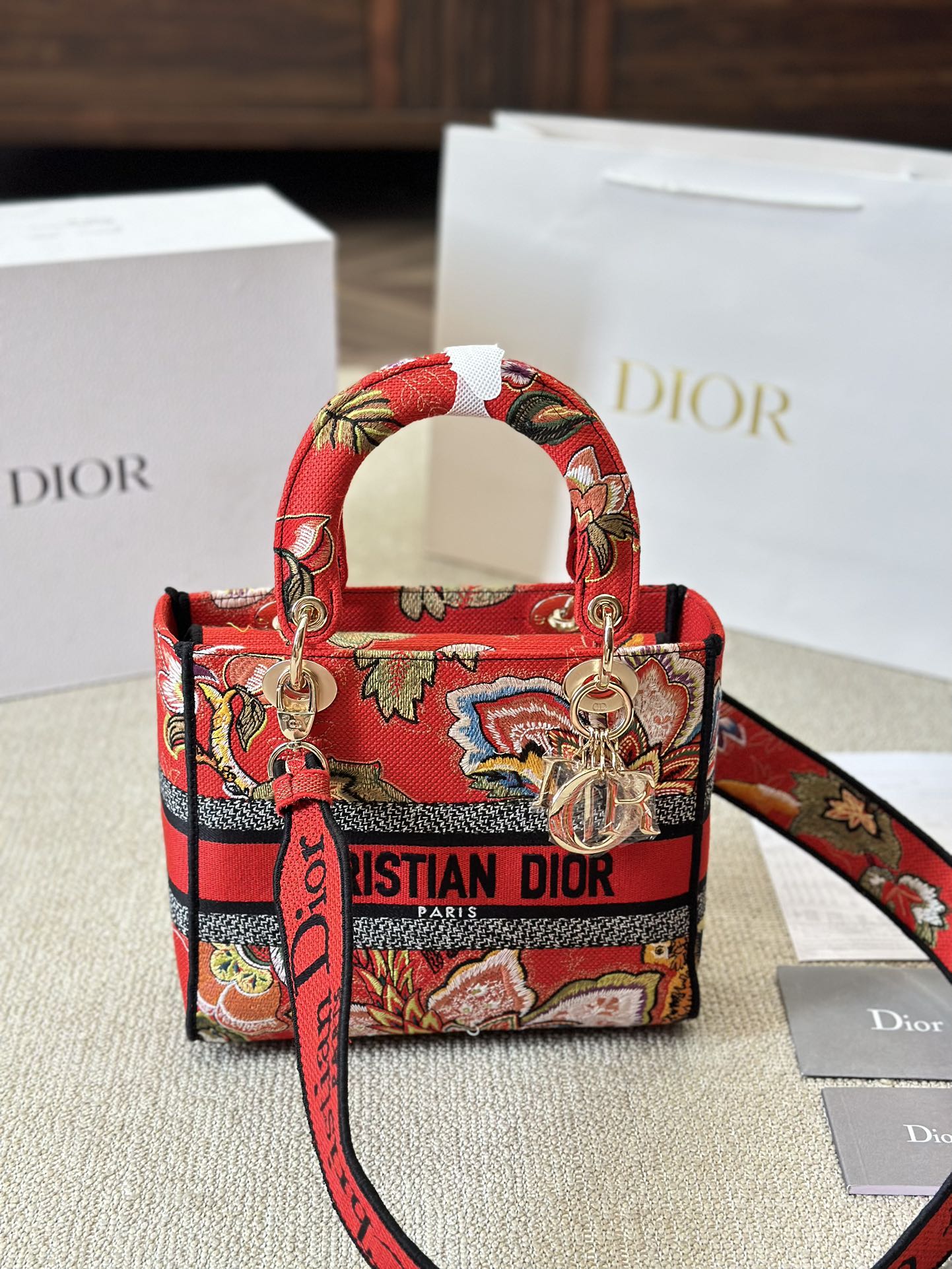DIOR-686