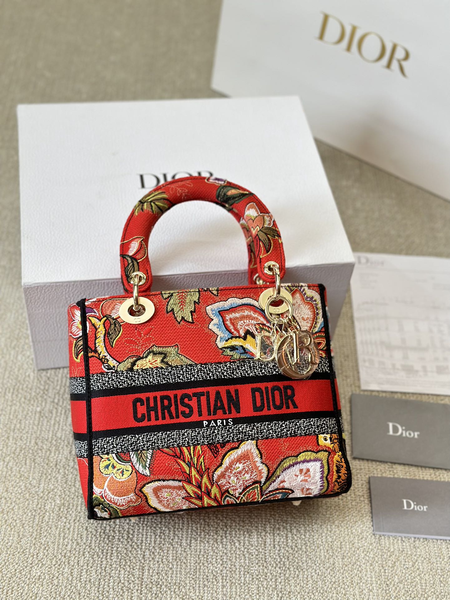 DIOR-686
