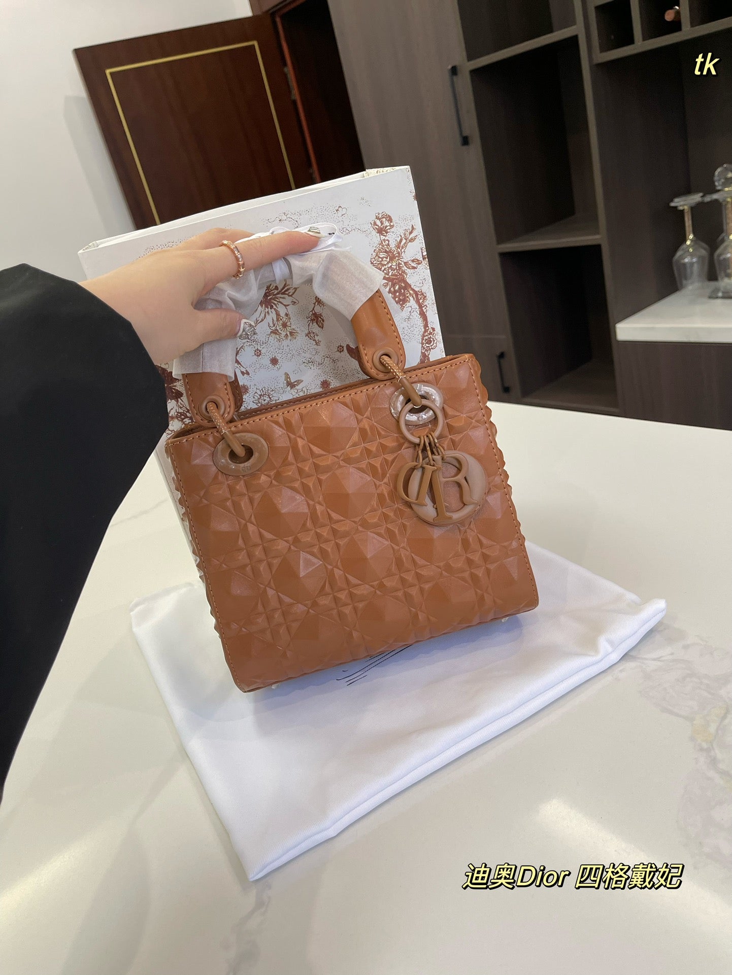 DIOR-601